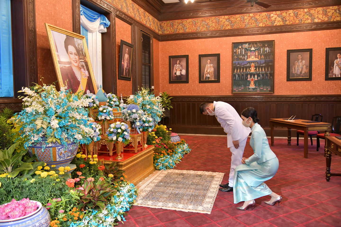 ลงนามถวายพระพรชัยมงคล