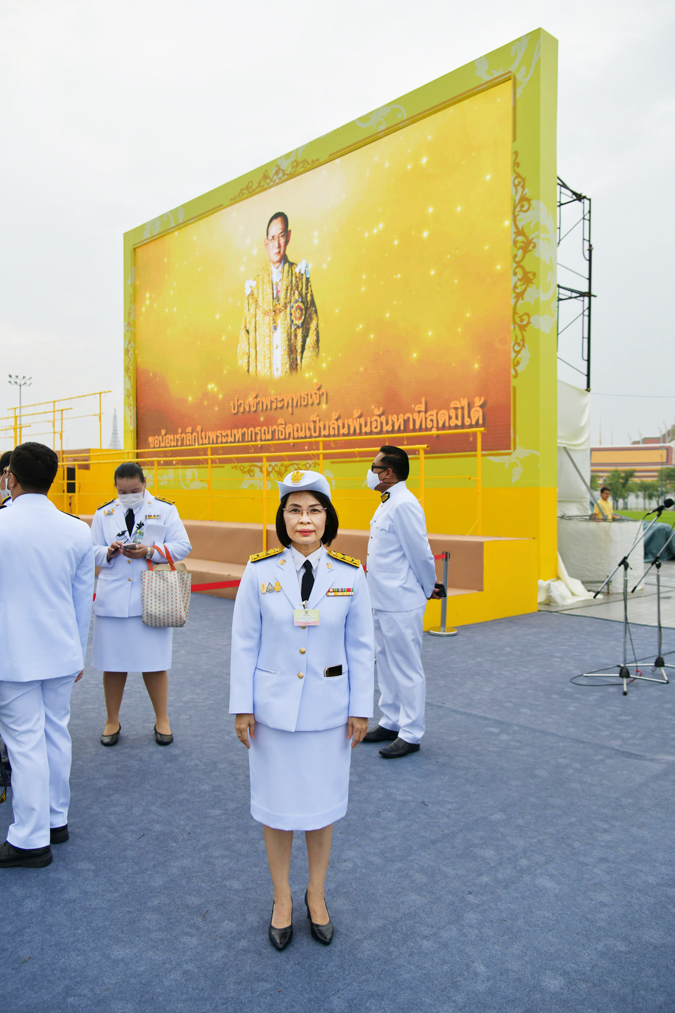 สสช.ร่วมพิธีถวายบังคมเบื้องหน้าพระบรมฉายาลักษณ์ เนื่องในวันคล้ายวันสวรรคต รัชกาลที่ 9