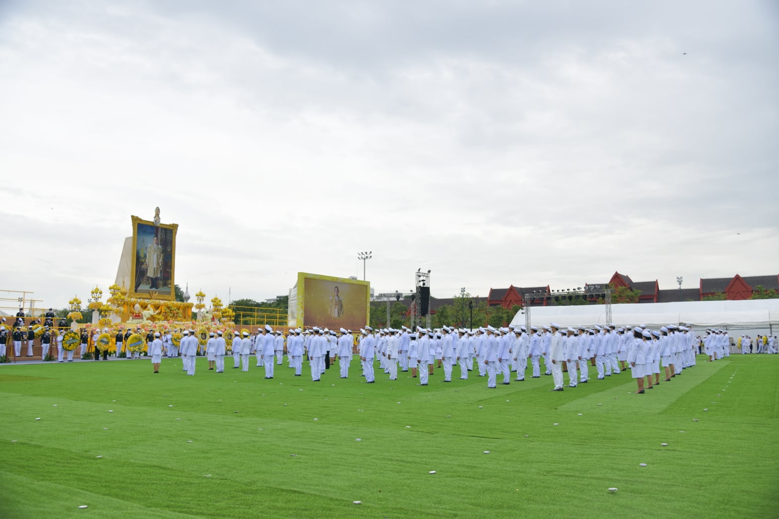 สสช.ร่วมพิธีถวายบังคมเบื้องหน้าพระบรมฉายาลักษณ์ เนื่องในวันคล้ายวันสวรรคต รัชกาลที่ 9