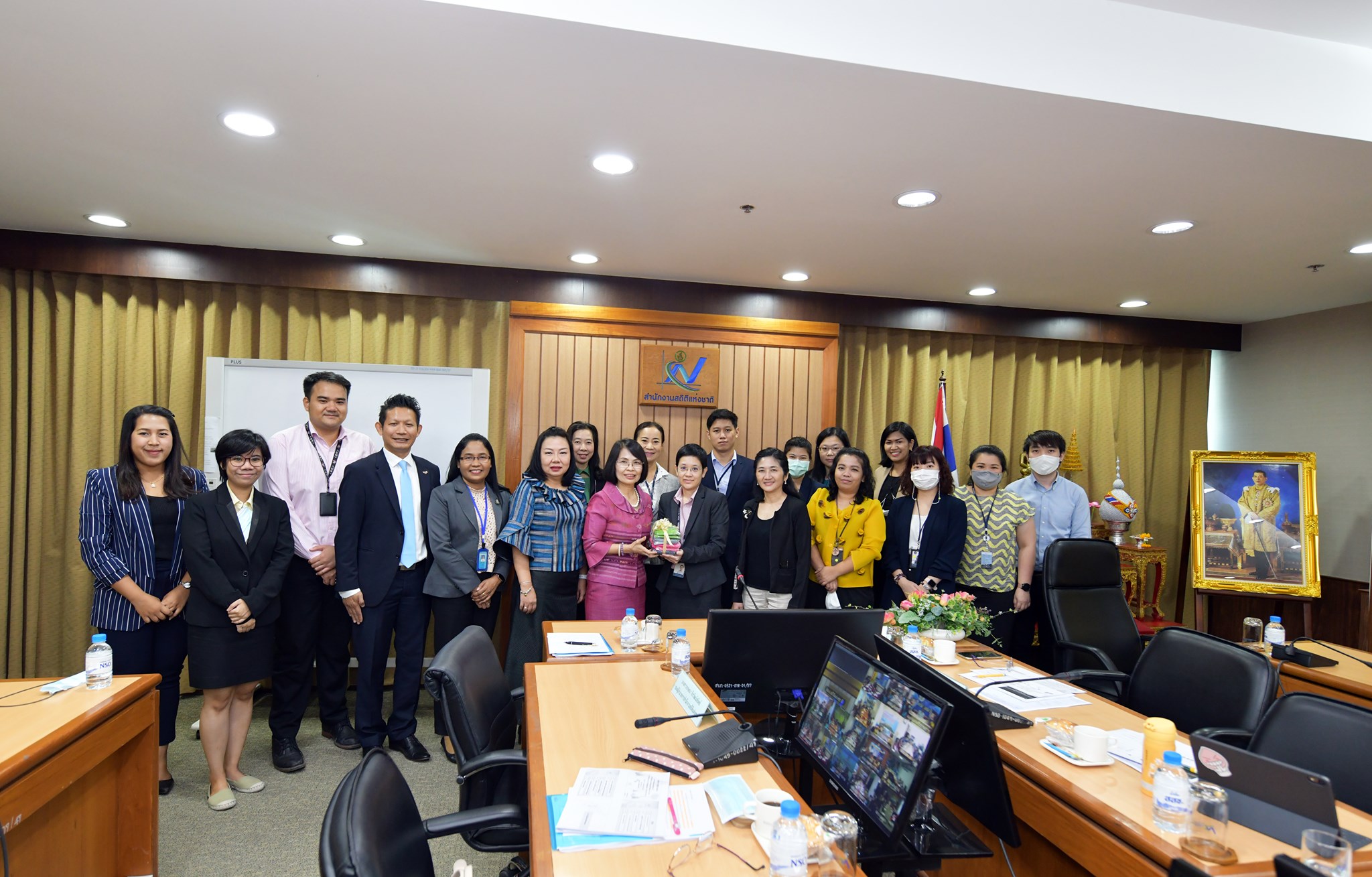 การประชุมชี้แจงโครงการสำรวจการติดตามระดับความรู้ และการเข้าถึงบริการทางการเงินของครอบครัว พ.ศ. ๒๕๖๓ ไตรมาสที่ ๔​