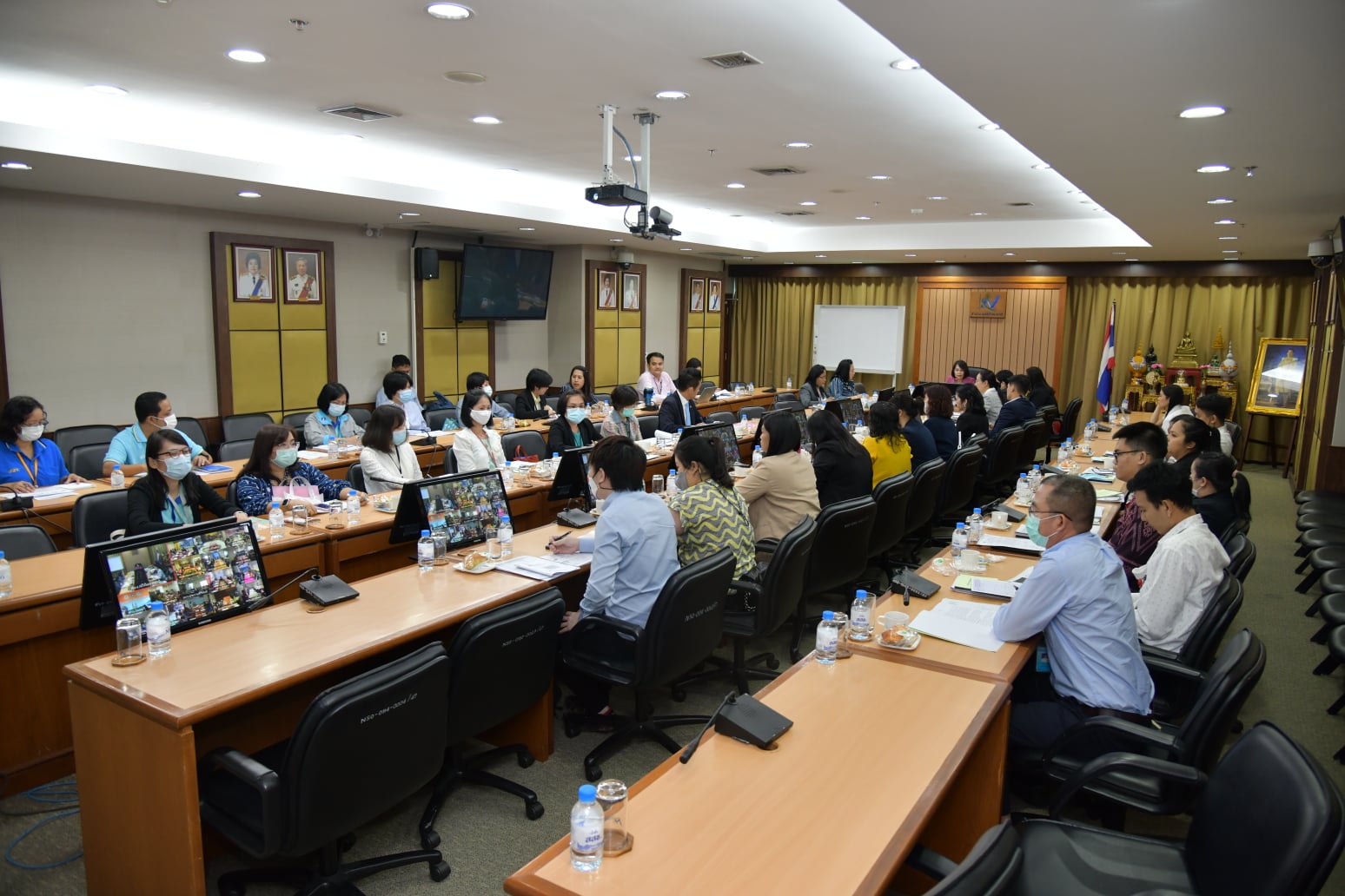 การประชุมชี้แจงโครงการสำรวจการติดตามระดับความรู้ และการเข้าถึงบริการทางการเงินของครอบครัว พ.ศ. ๒๕๖๓ ไตรมาสที่ ๔​