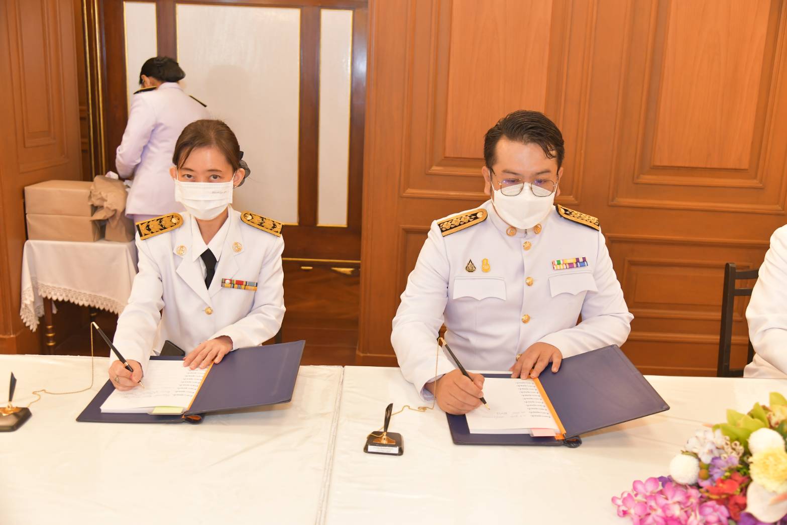ลงนามถวายพระพร