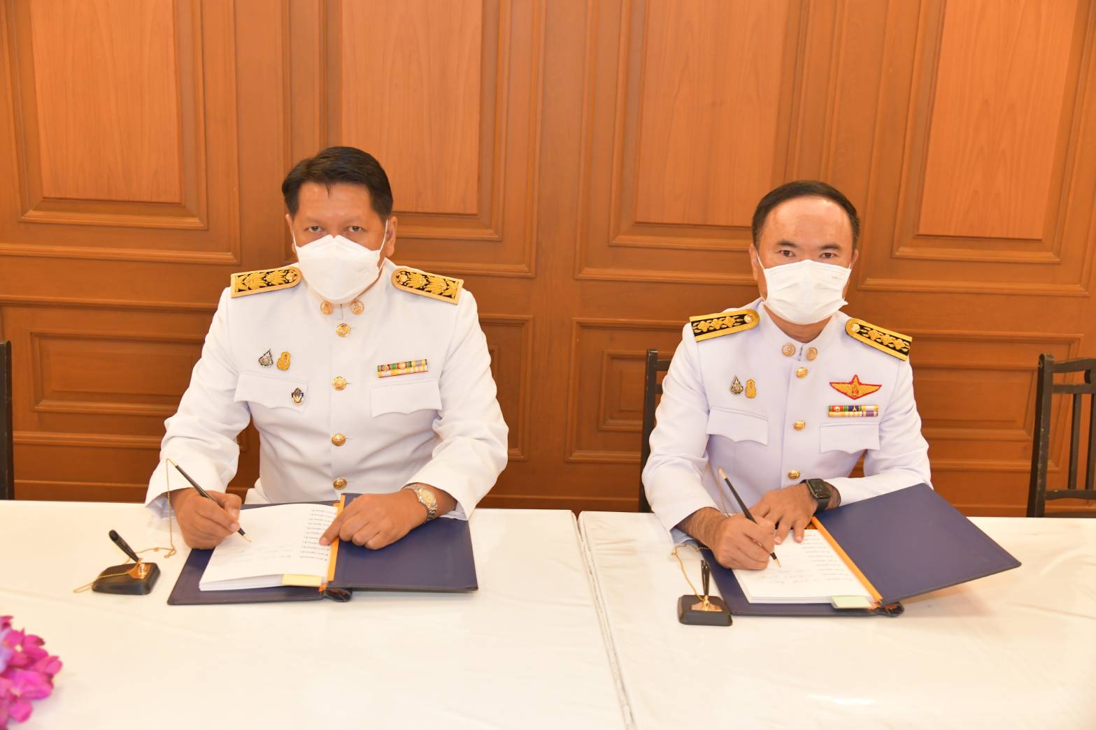 ลงนามถวายพระพร