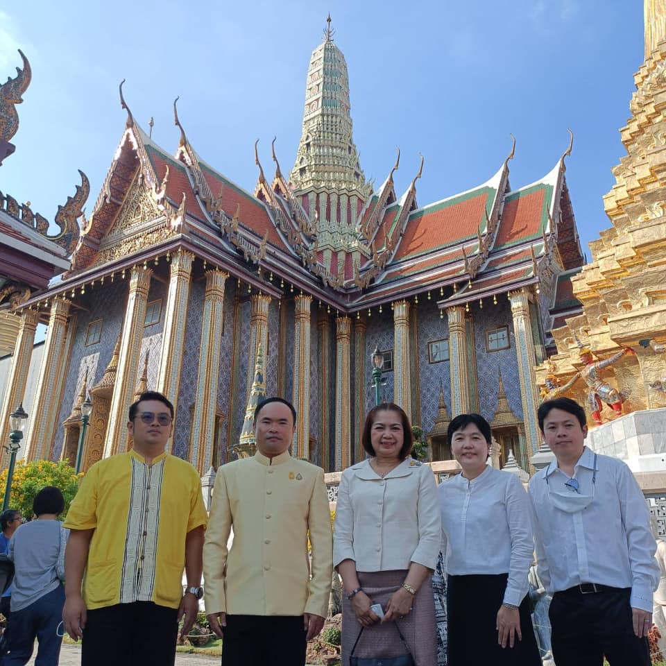 ร่วมพิธีเจริญพระพุทธมนต์