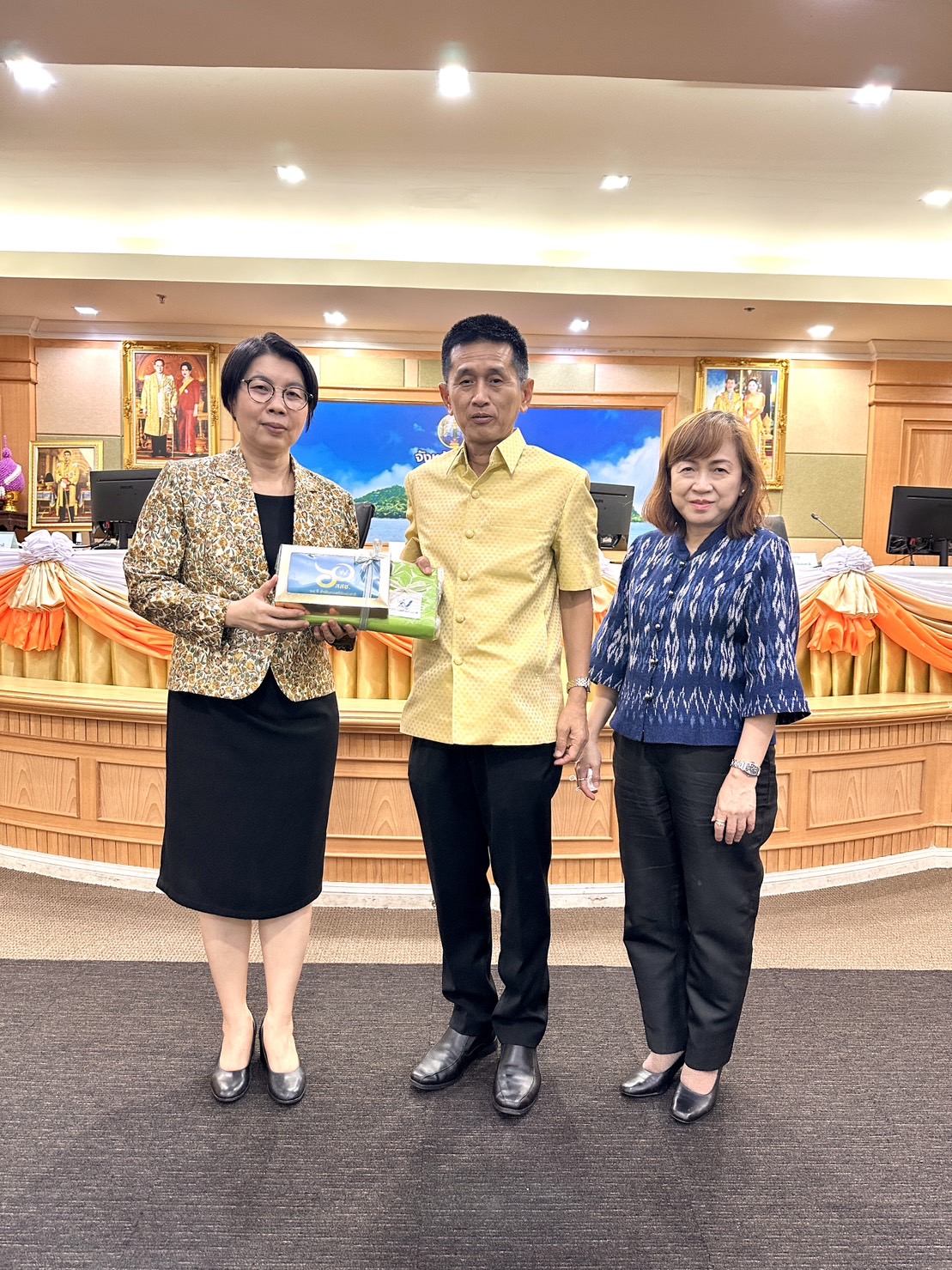 นำเสนอโครงการนำร่องการจัดทำข้อมูลเพื่อสนับสนุนการแก้ไขปัญหาความยากจนในระดับท้องถิ่นจังหวัดชุมพร2