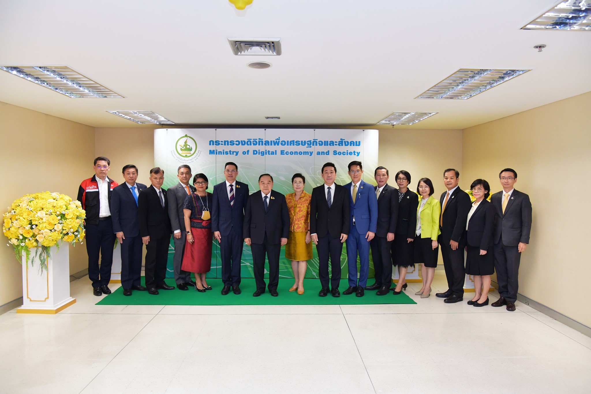 รองนายกฯ ตรวจเยี่ยมและมอบนโยบาย กระทรวงดิจิทัลเพื่อเศรษฐกิจและสังคม​