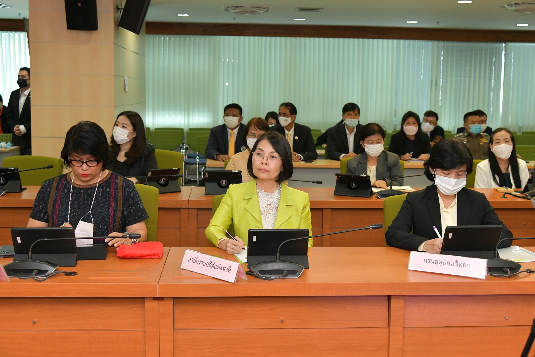 รองนายกฯ ตรวจเยี่ยมและมอบนโยบาย กระทรวงดิจิทัลเพื่อเศรษฐกิจและสังคม​