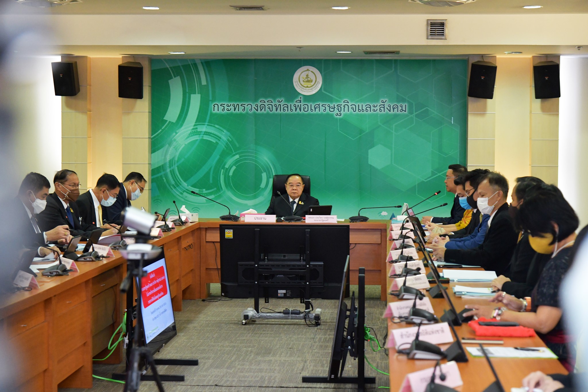 รองนายกฯ ตรวจเยี่ยมและมอบนโยบาย กระทรวงดิจิทัลเพื่อเศรษฐกิจและสังคม​