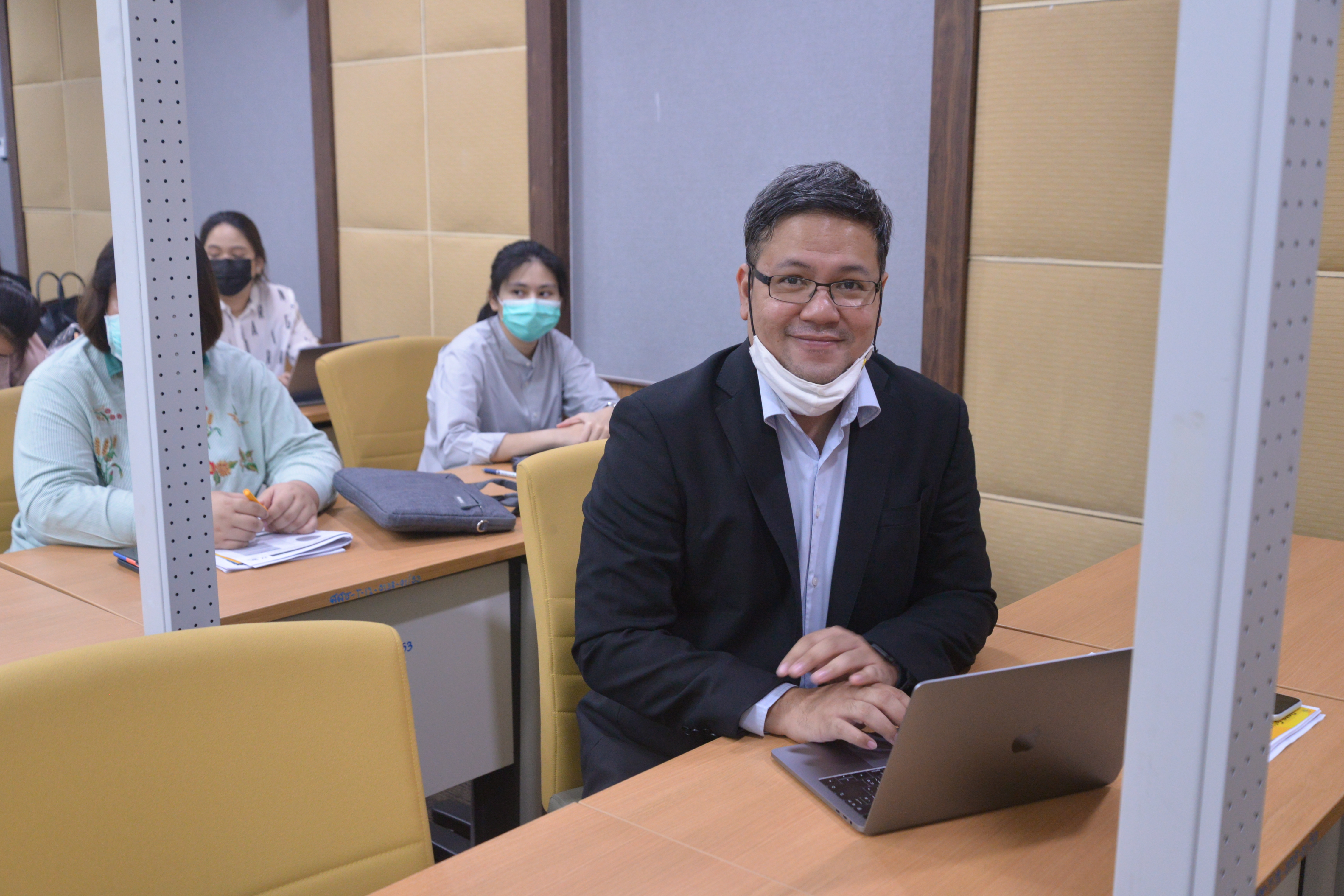 การประชุมชี้แจงโครงการการศึกษาและพัฒนาต้นแบบระบบบัญชีข้อมูลกลางภาครัฐ (Government Data Catalog) และระบบนามานุกรม (Directory Services) ​
