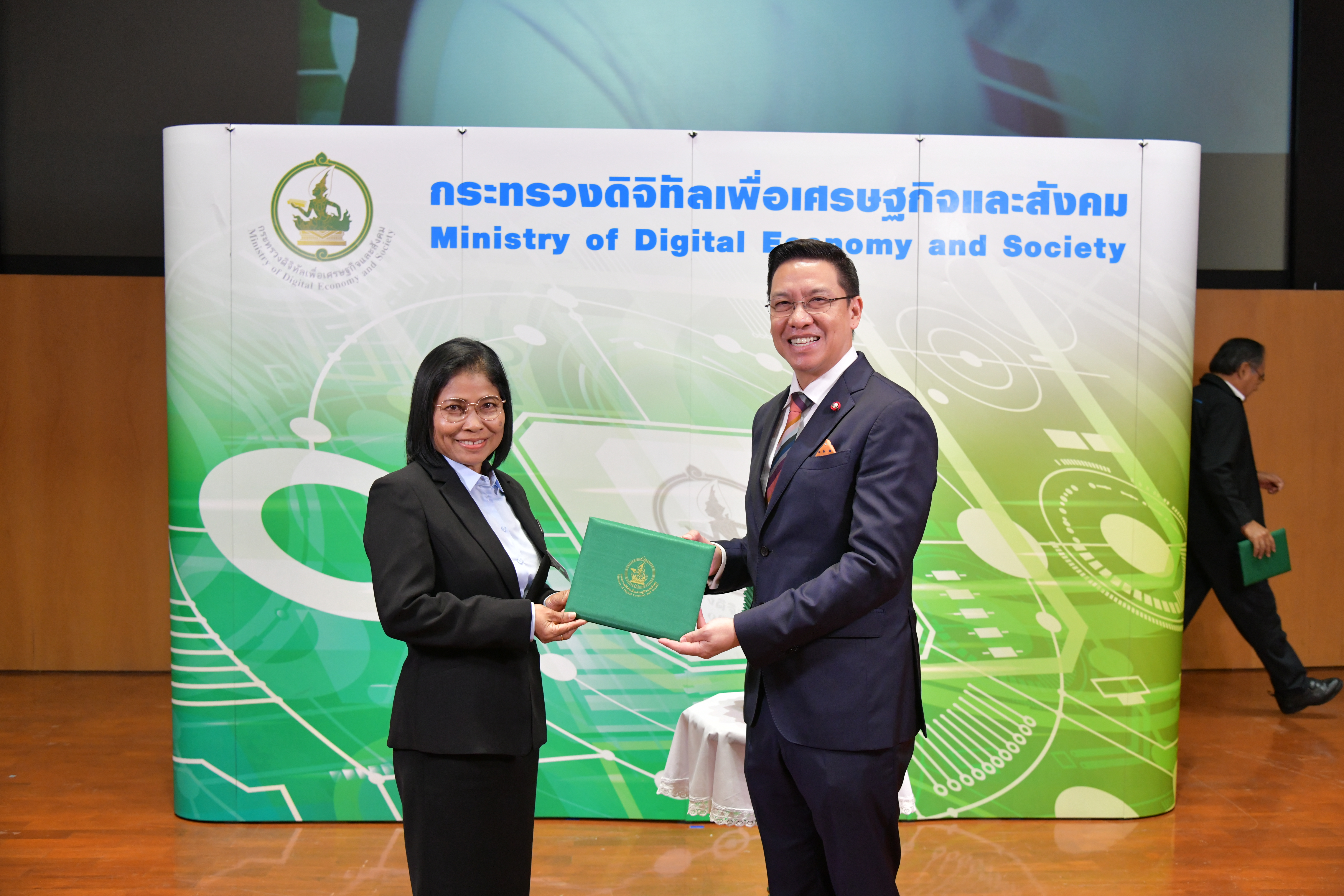 พิธีมอบโล่และใบประกาศเกียรติคุณผู้เกษียณอายุ ประจำปี 2563