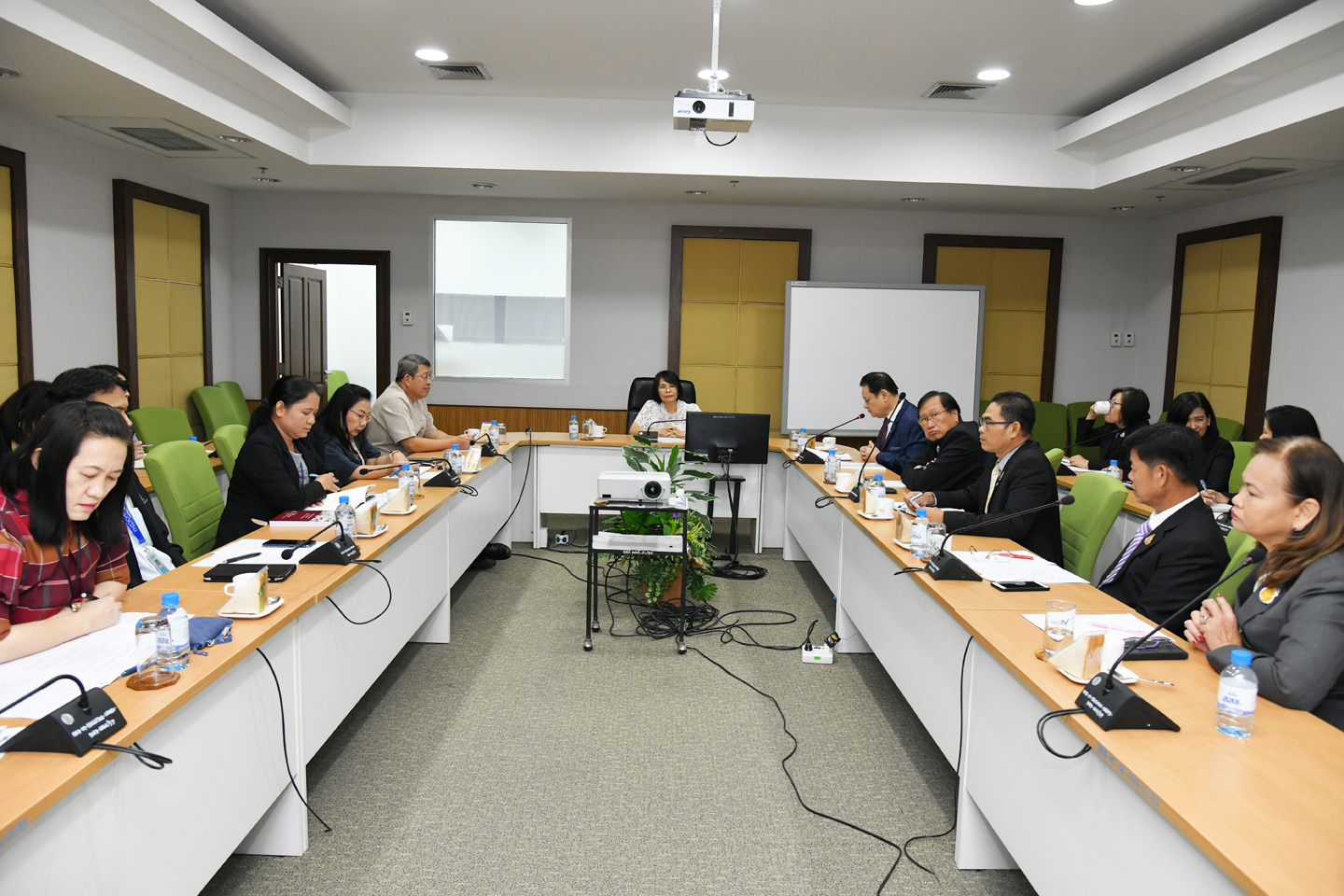 ประชุมหารือการจัดเก็บข้อมูลเพื่อวิเคราะห์สถานการณ์ด้านแรงงาน