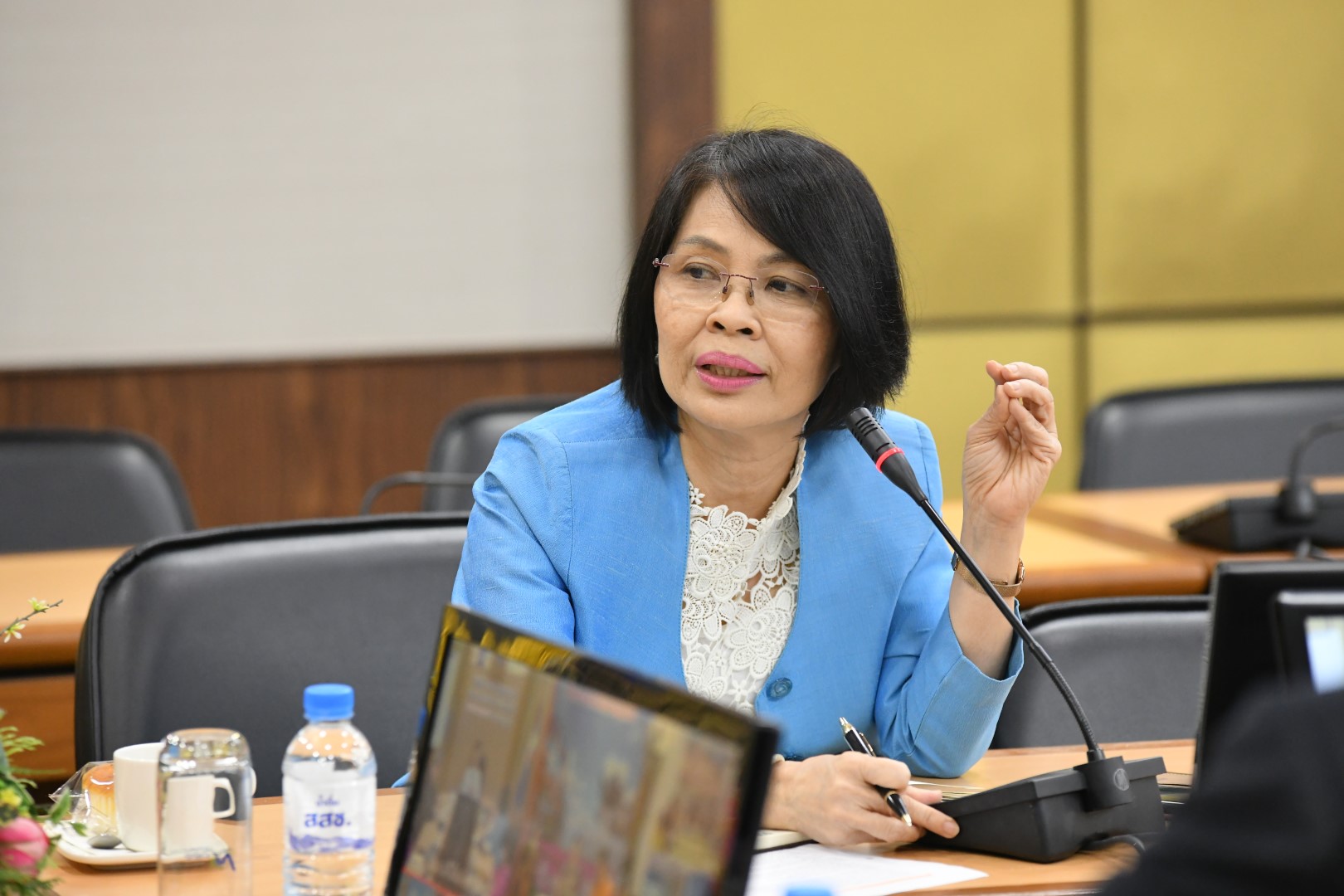 ประชุมมอบนโยบาย