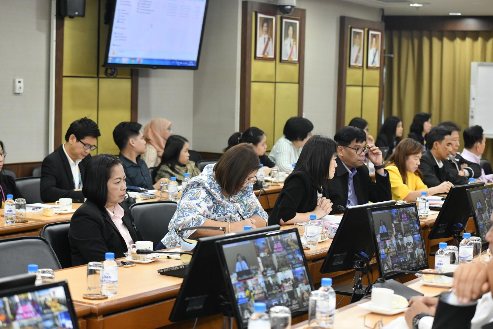 ประชุมมอบนโยบาย