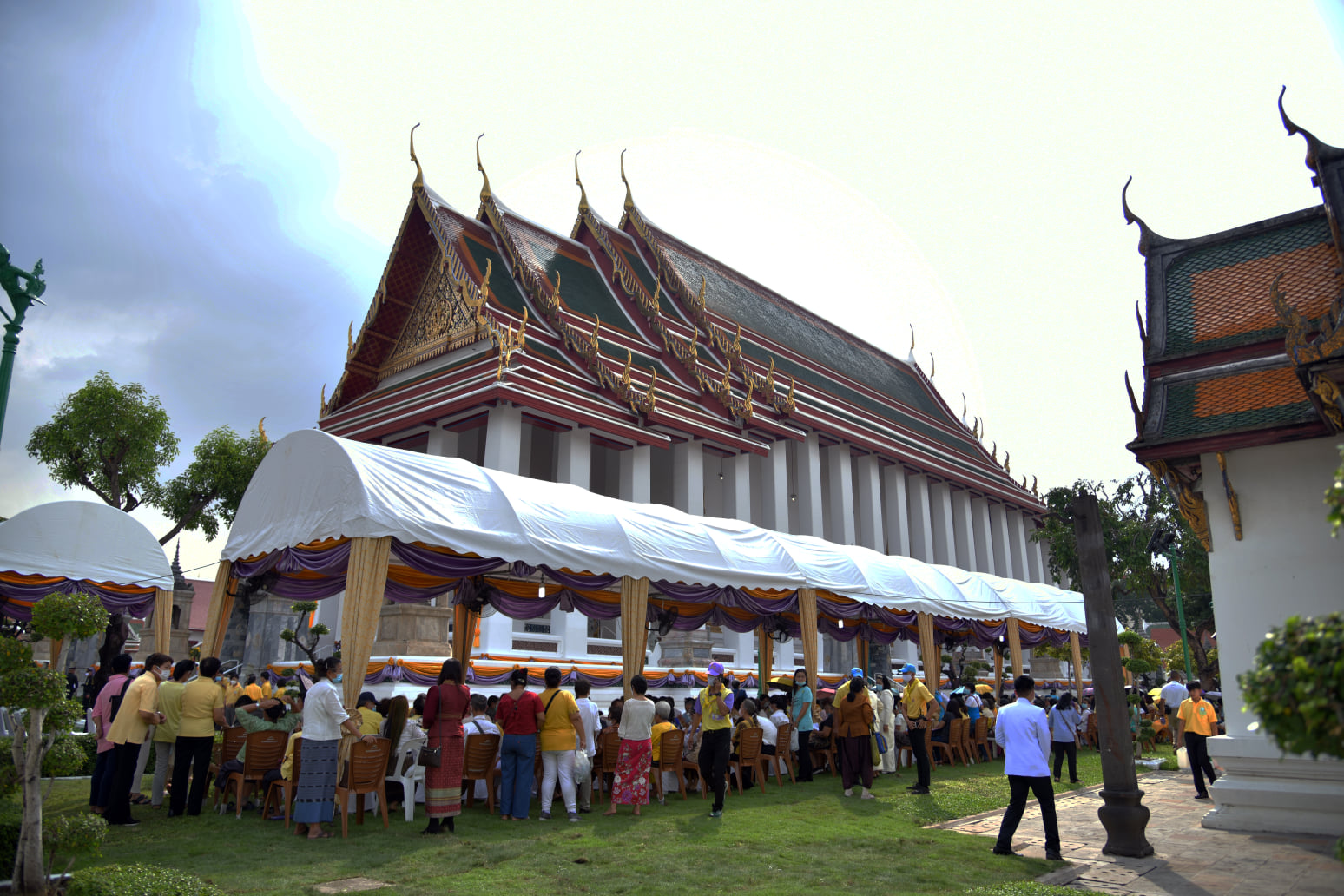 สำนักงานสถิติแห่งชาติเฝ้ารับเสด็จ พระบาทสมเด็จพระวชิรเกล้าเจ้าอยู่หัว และสมเด็จพระนางเจ้าสุทิดา พัชรสุธาพิมลลักษณ พระบรมราชินี