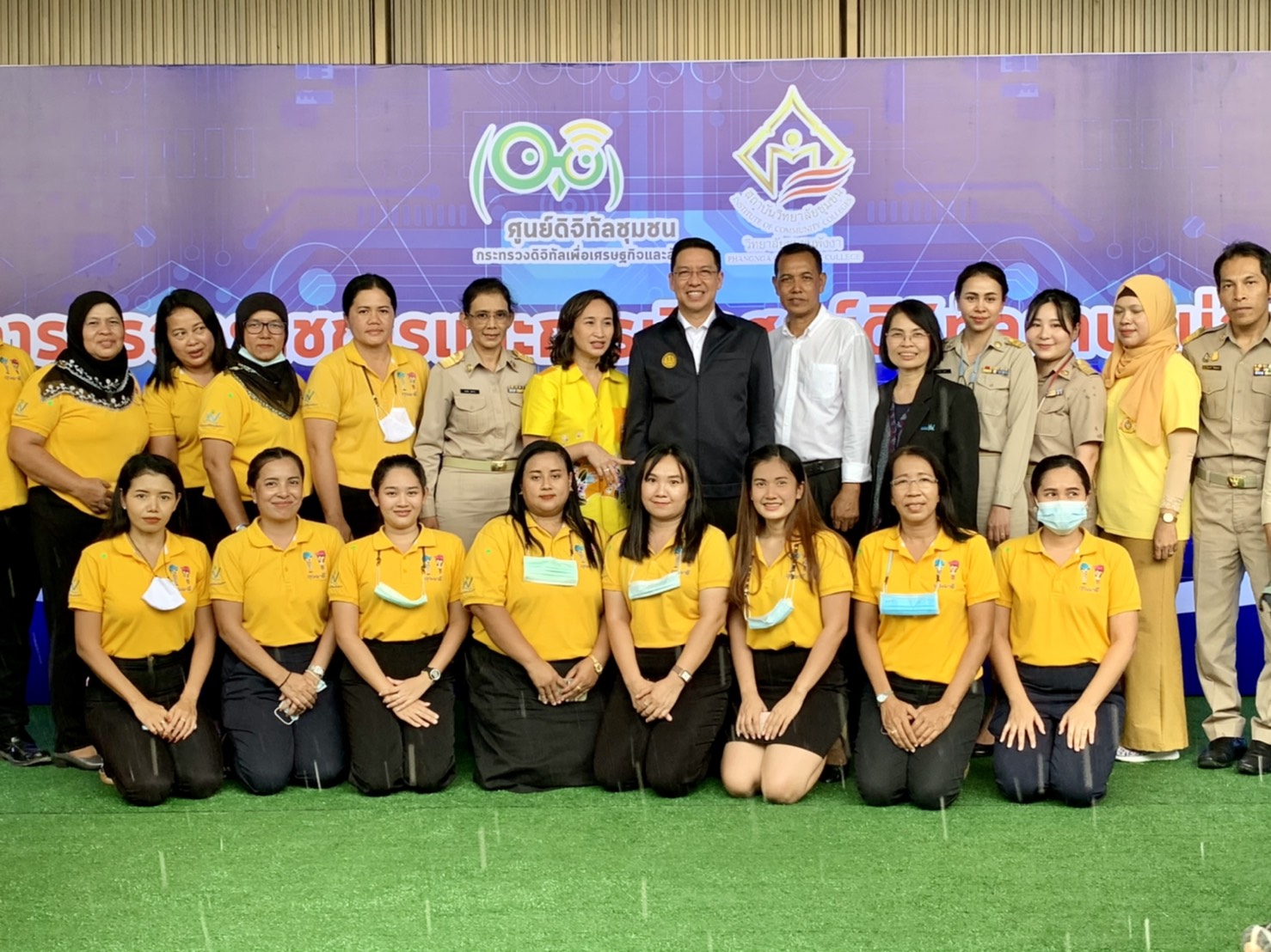 รมว.ดีอีเอส พร้อมผู้บริหารในสังกัด ตรวจศูนย์ดิจิทัลชุมชน​