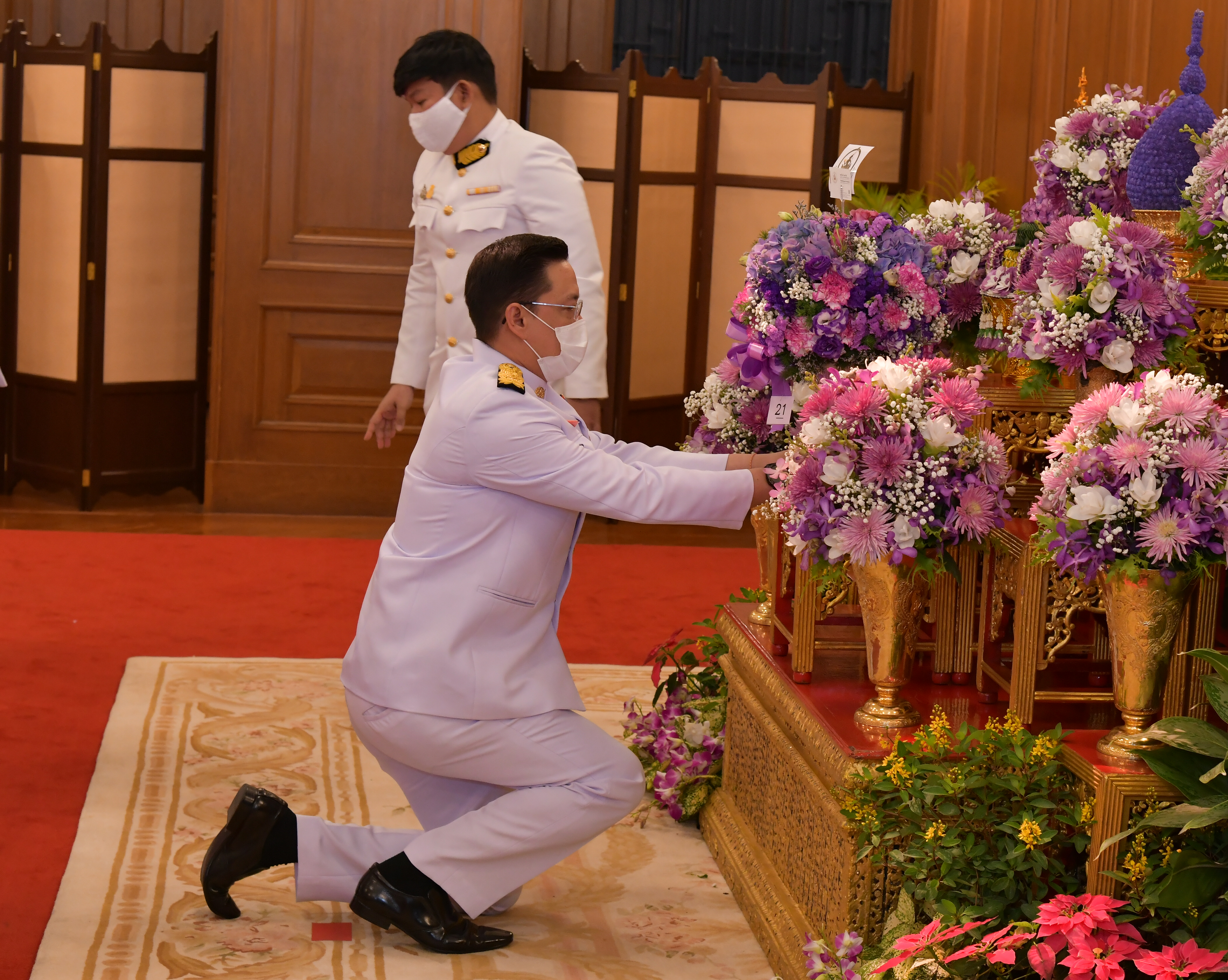 กระทรวงดิจิทัลฯ เข้าทูลเกล้าฯ ถวายแจกันดอกไม้และลงนามถวายพระพร