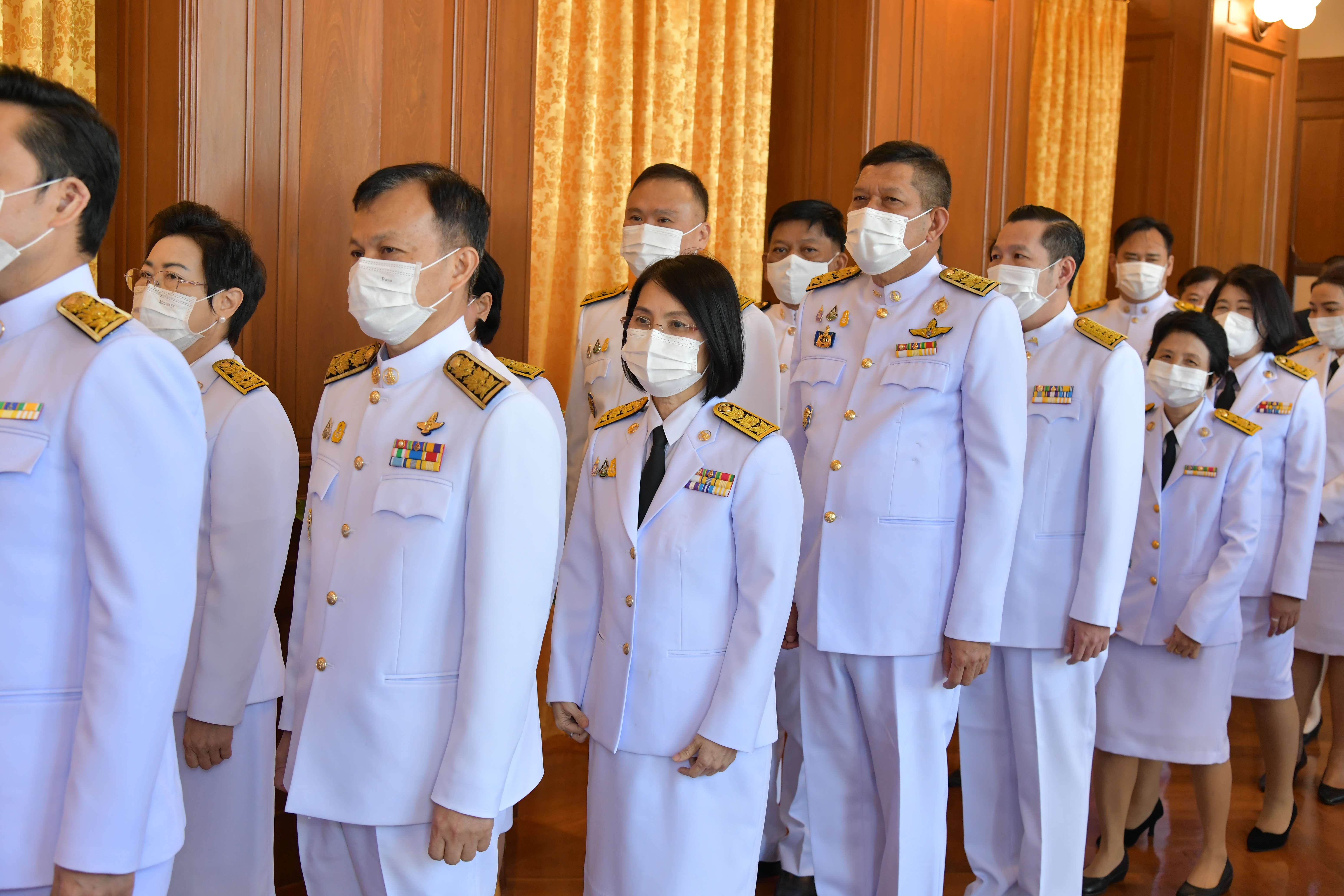 กระทรวงดิจิทัลฯ เข้าทูลเกล้าฯ ถวายแจกันดอกไม้และลงนามถวายพระพร