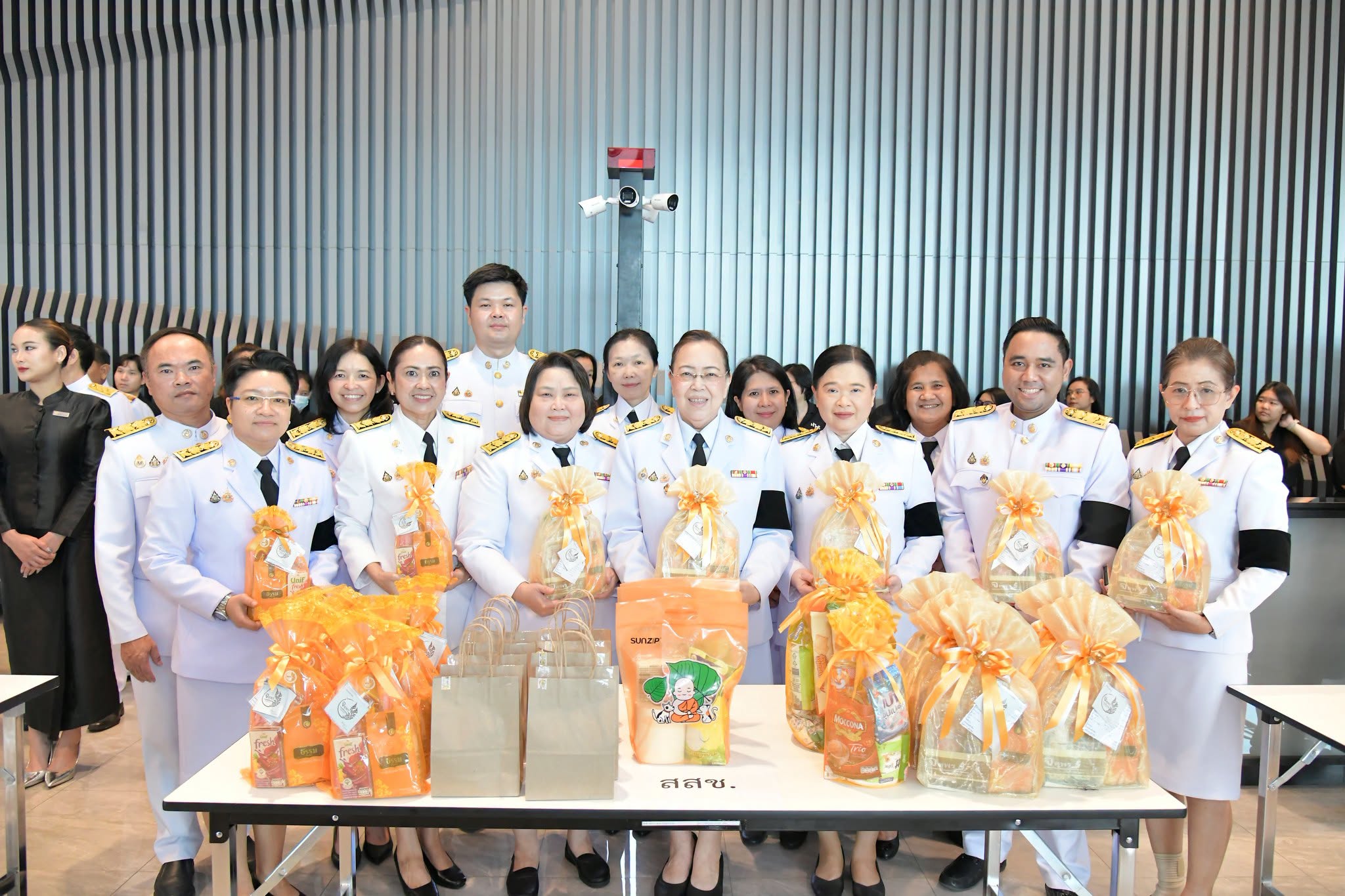 ร่วมพิธีสวดพระพุทธมนต์