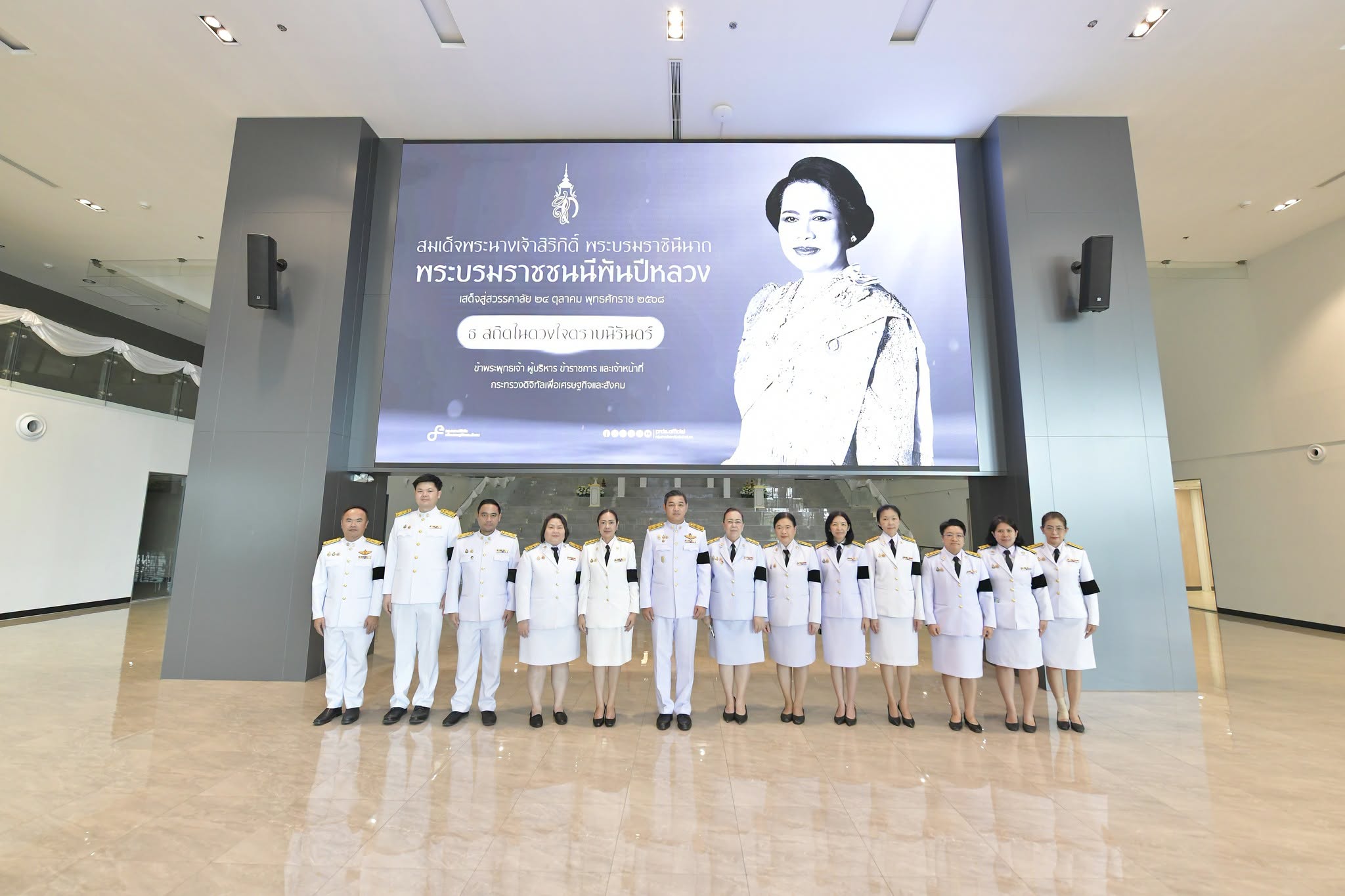 ร่วมพิธีสวดพระพุทธมนต์