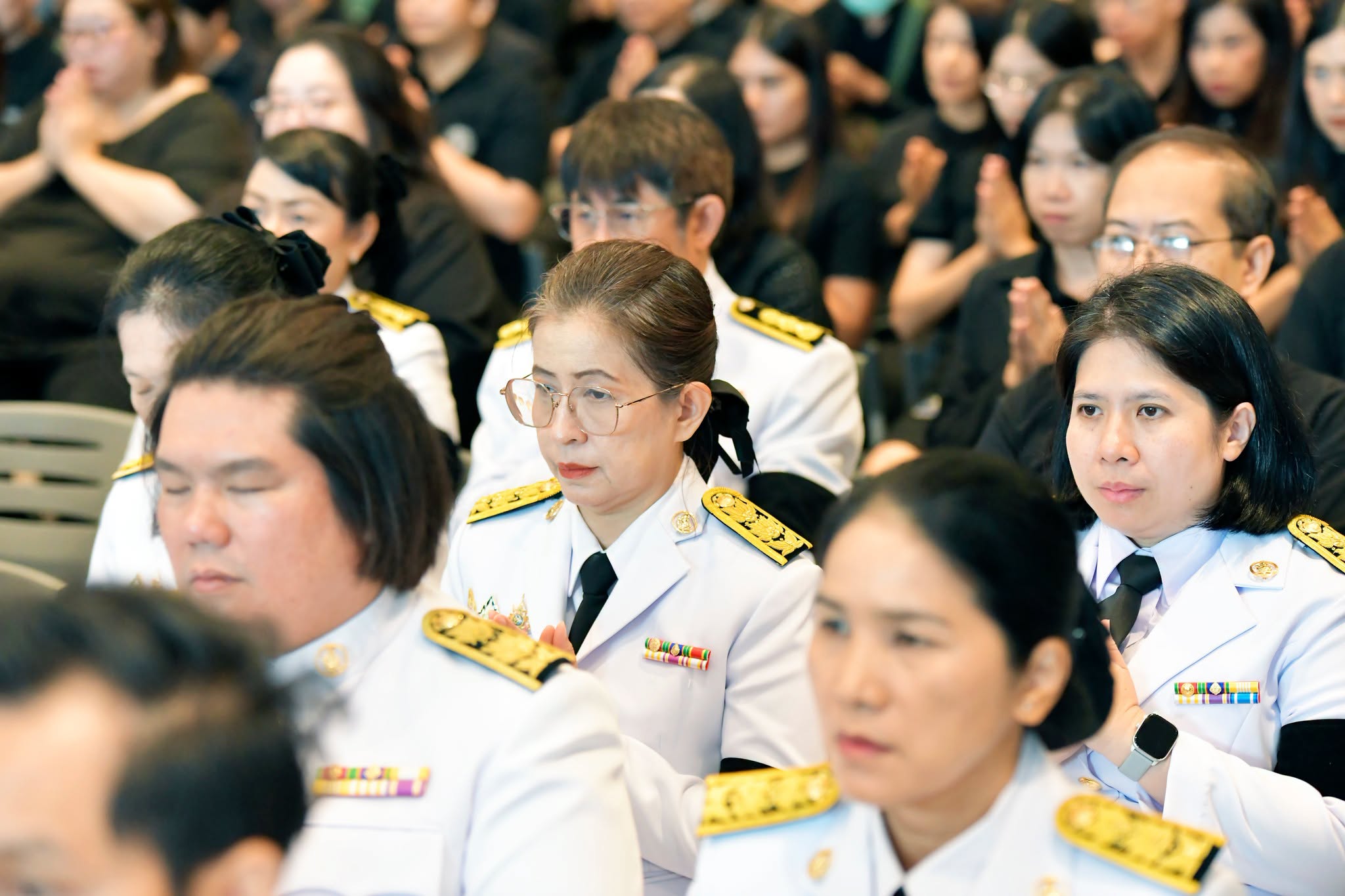 ร่วมพิธีสวดพระพุทธมนต์