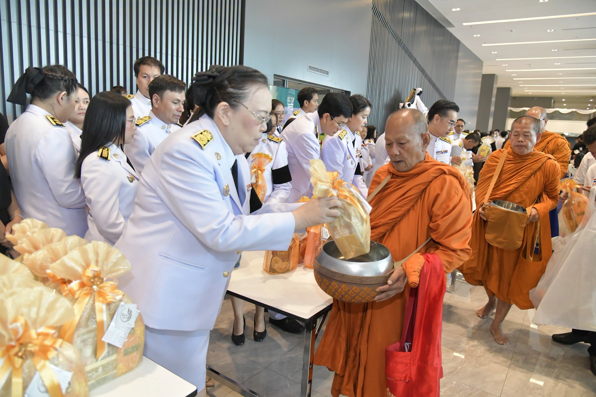 ร่วมพิธีสวดพระพุทธมนต์