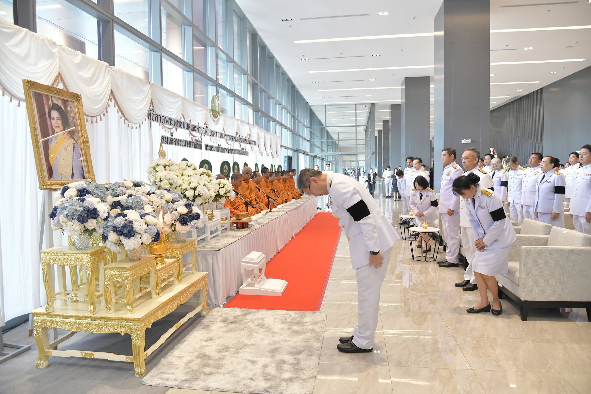 ร่วมพิธีสวดพระพุทธมนต์