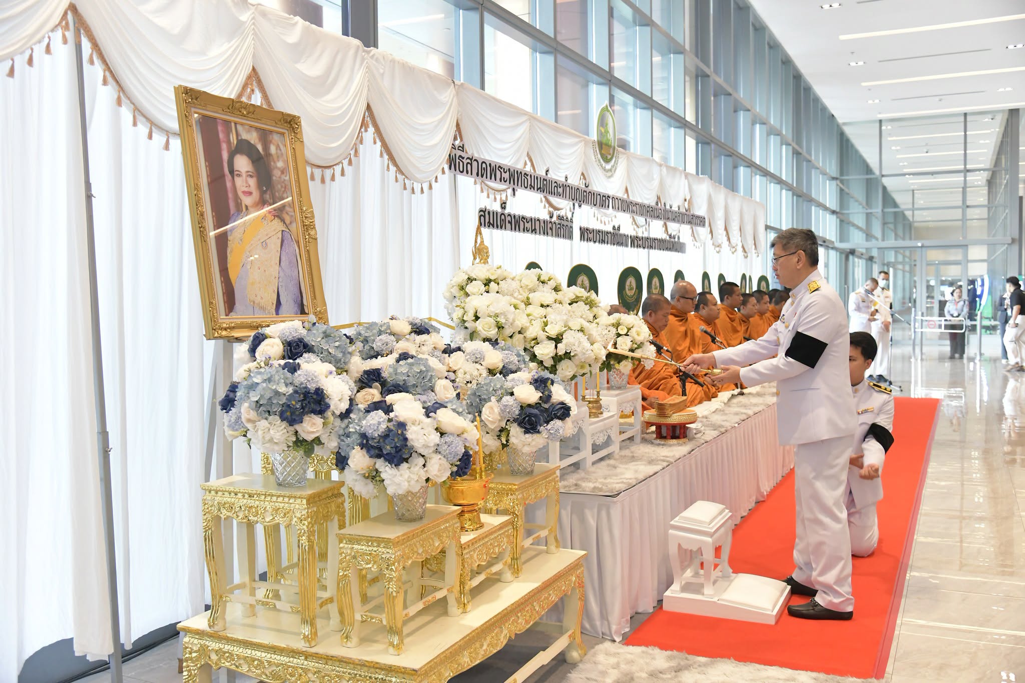 ร่วมพิธีสวดพระพุทธมนต์