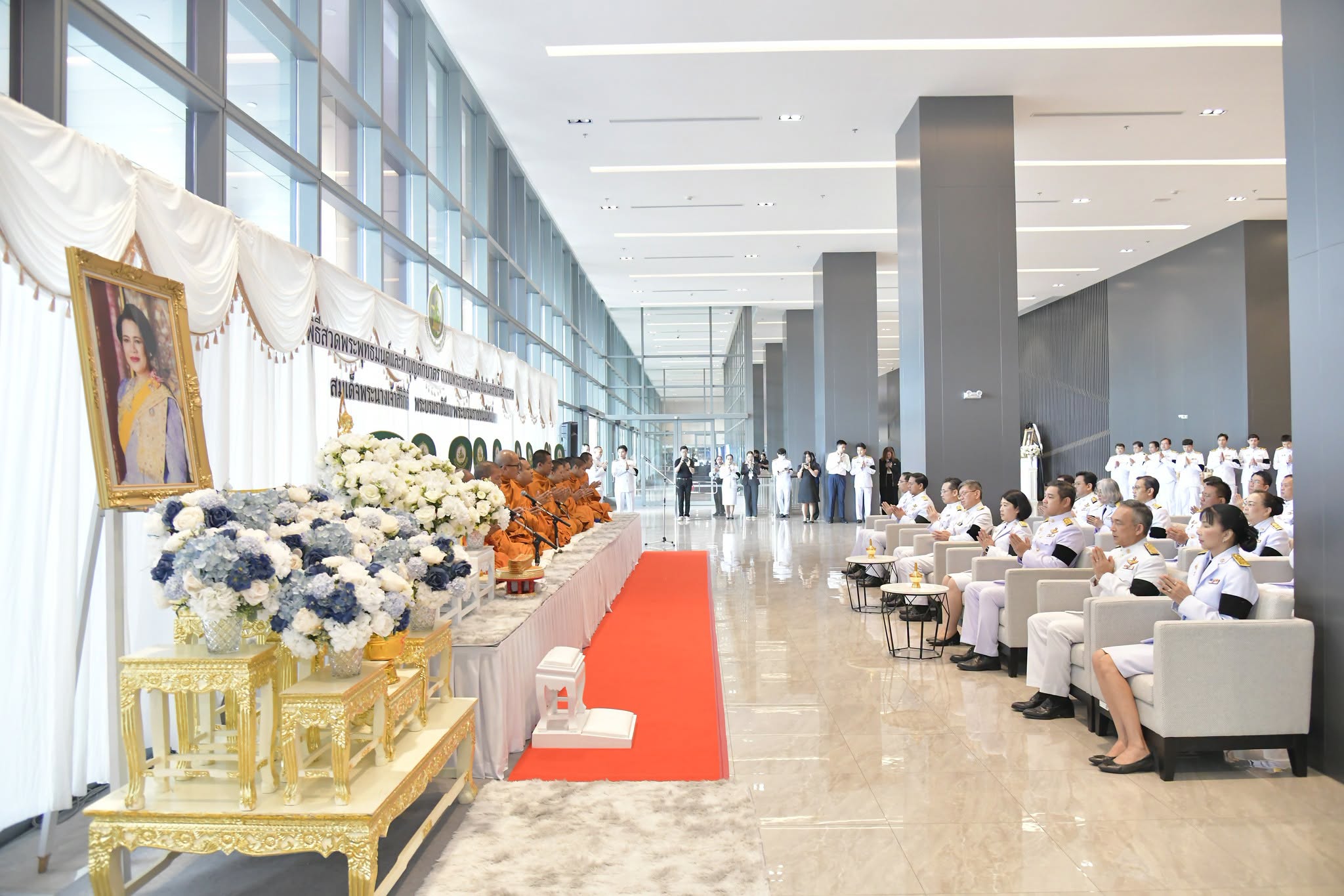 ร่วมพิธีสวดพระพุทธมนต์