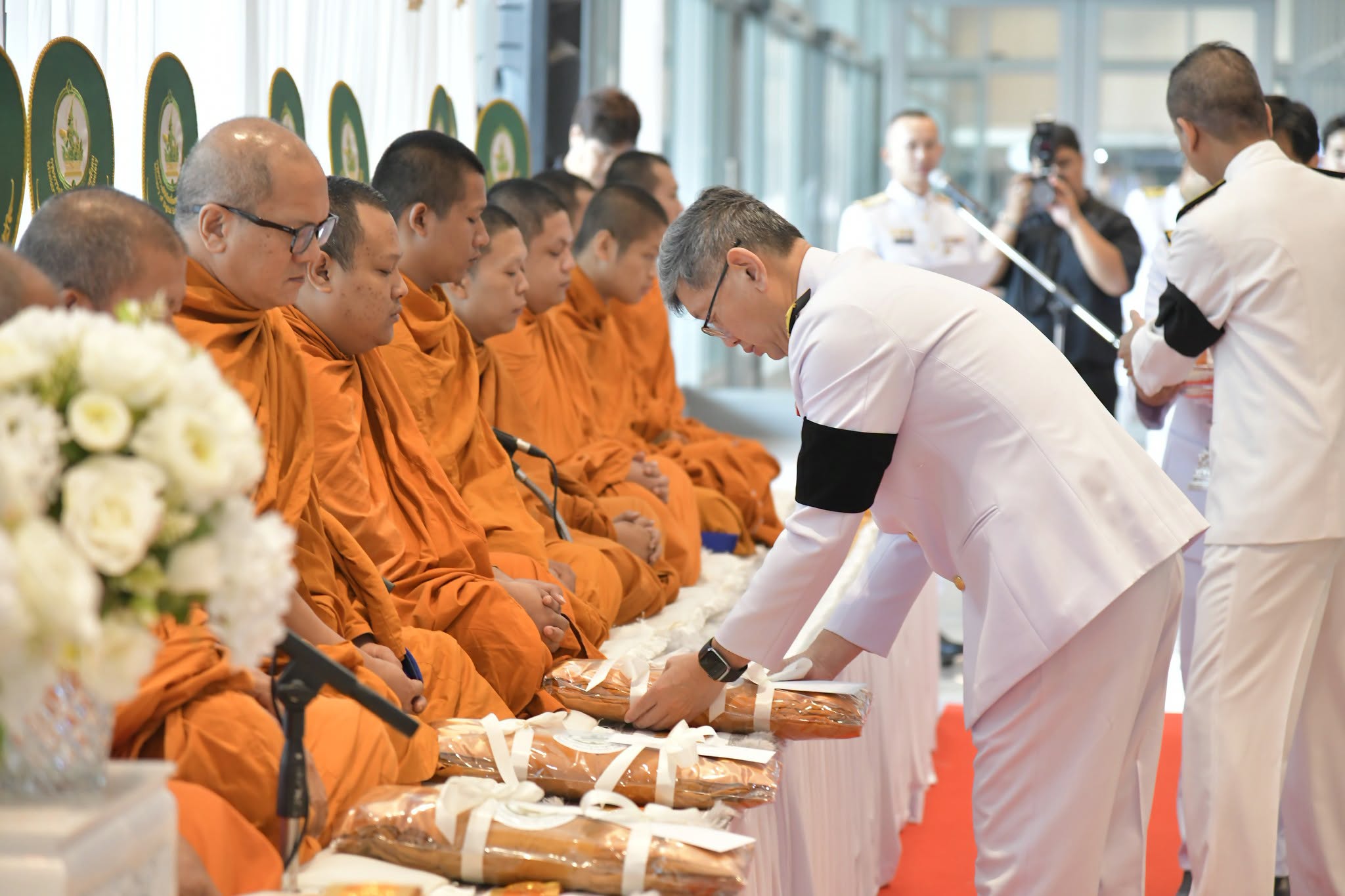 ร่วมพิธีสวดพระพุทธมนต์