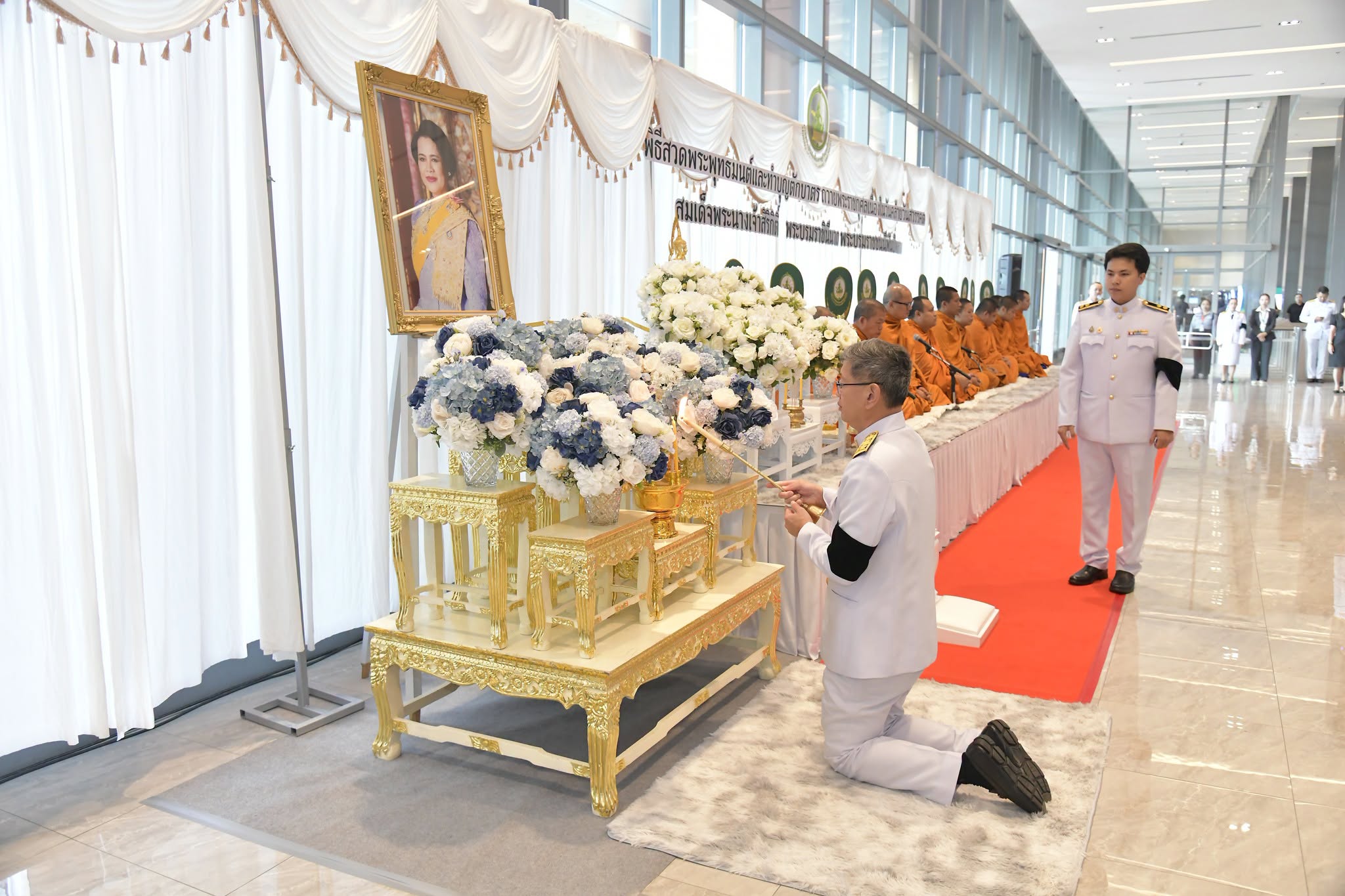 ร่วมพิธีสวดพระพุทธมนต์