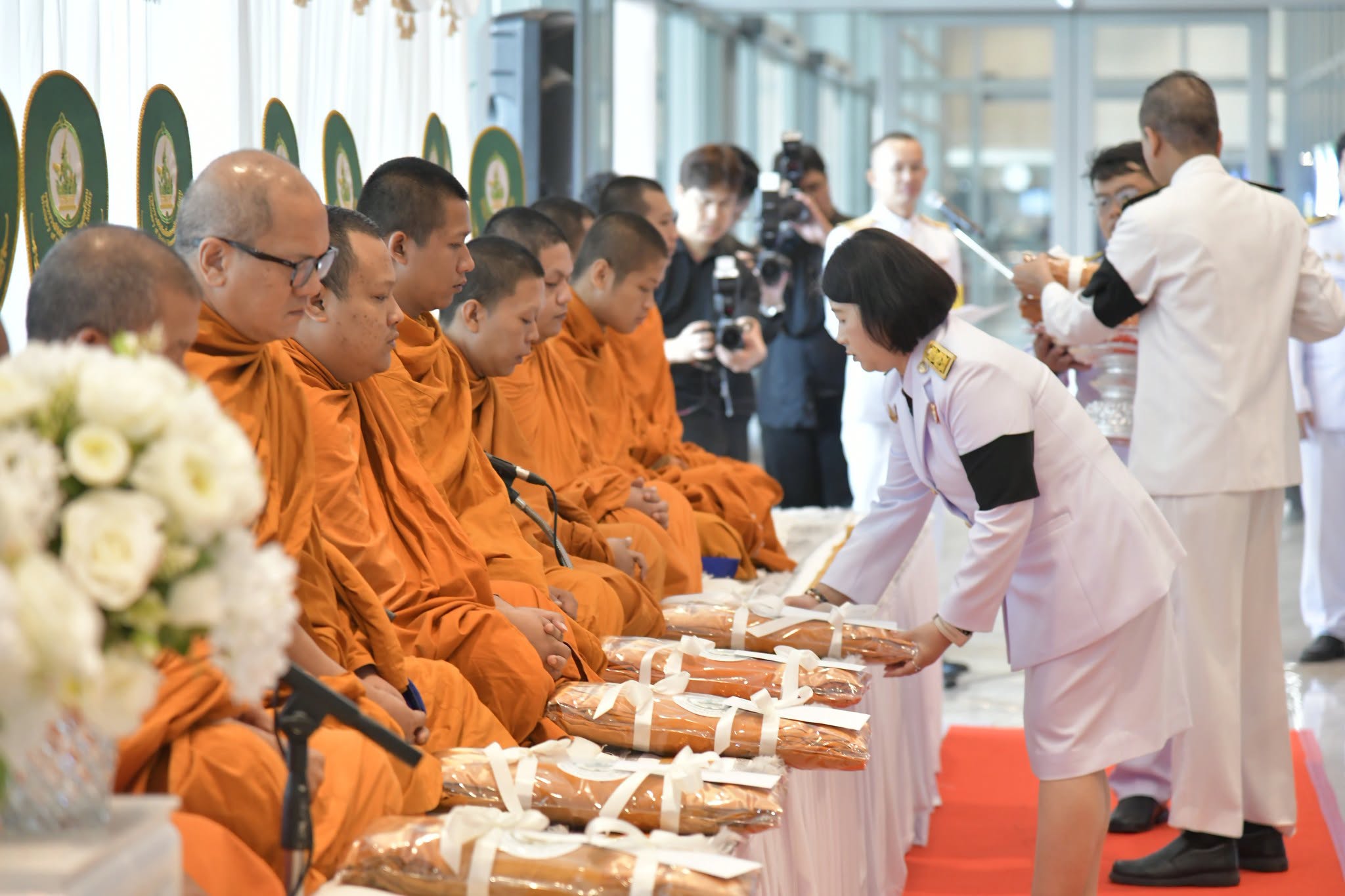 ร่วมพิธีสวดพระพุทธมนต์
