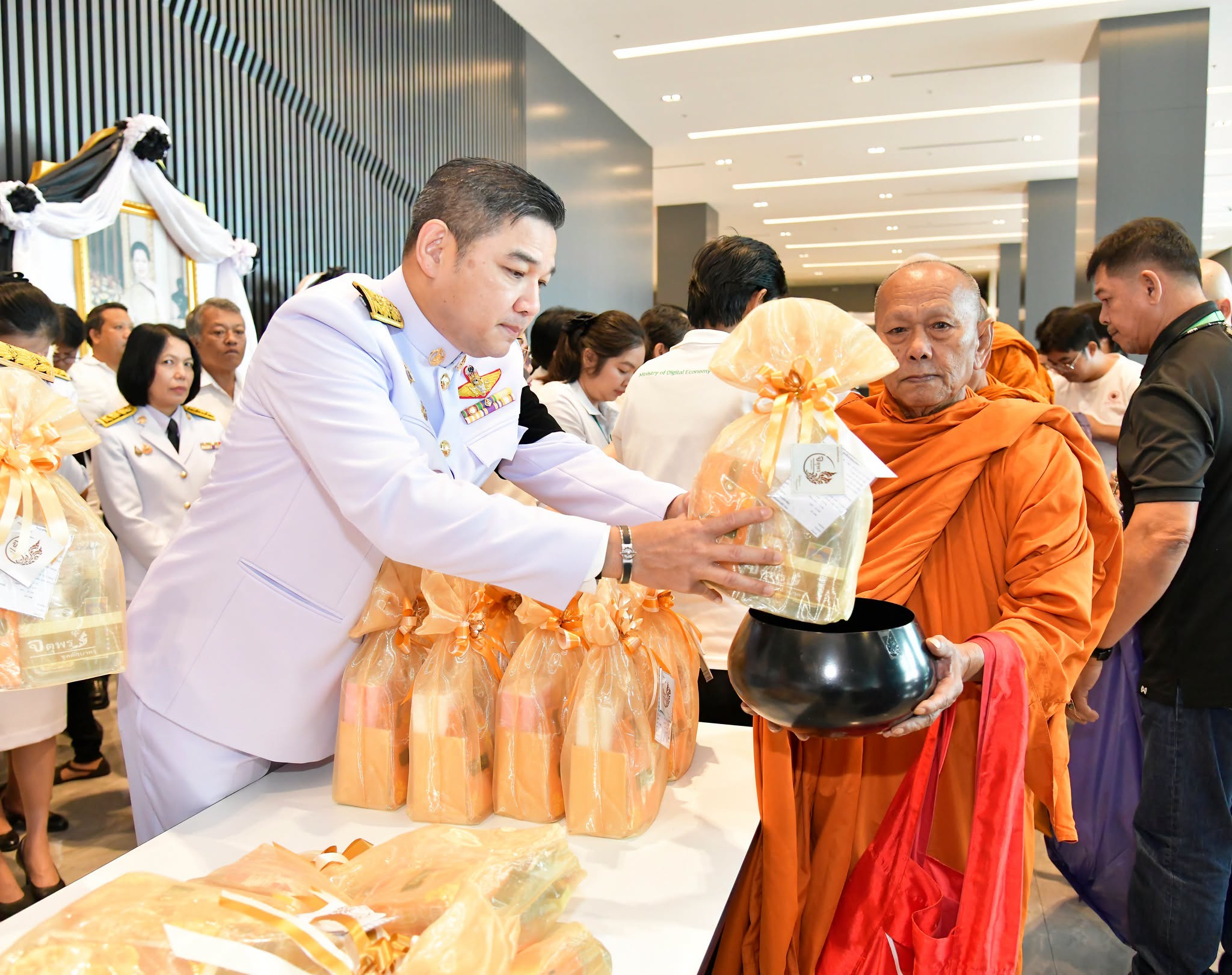 วันนวมินทรมหาราช