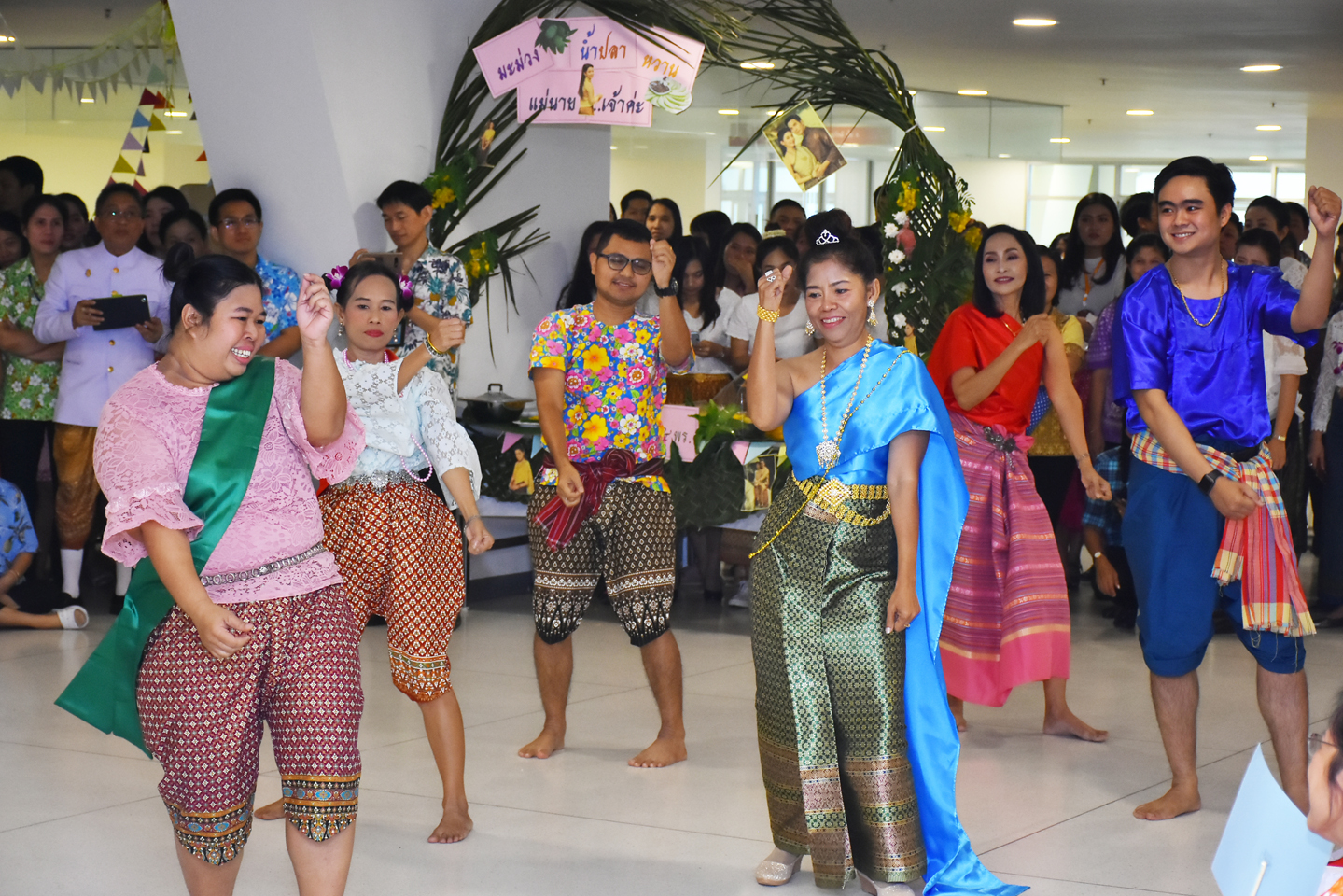 สสช. รื่นเริง ชื่นบาน สงกรานต์ไทย