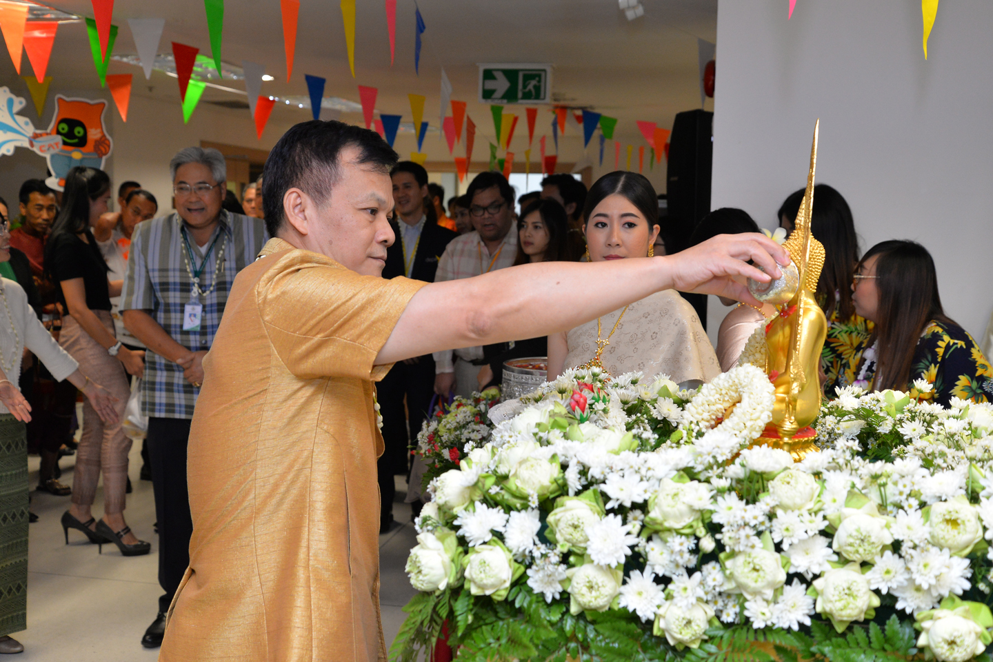รดน้ำขอพรผู้บริหารระดับสูงกระทรวง DE