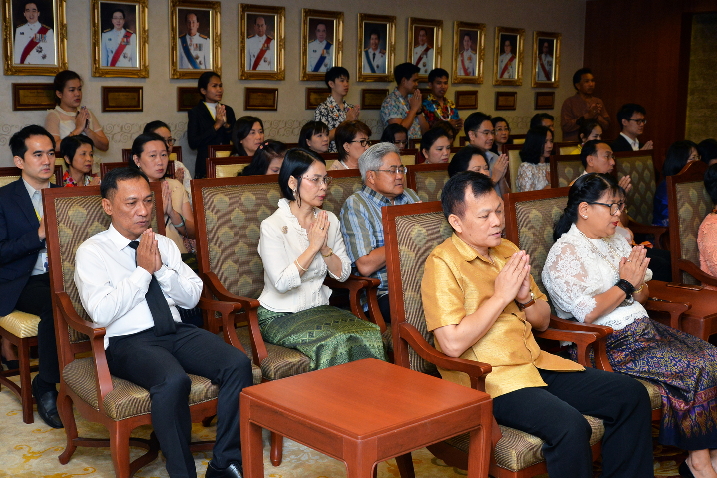 รดน้ำขอพรผู้บริหารระดับสูงกระทรวง DE