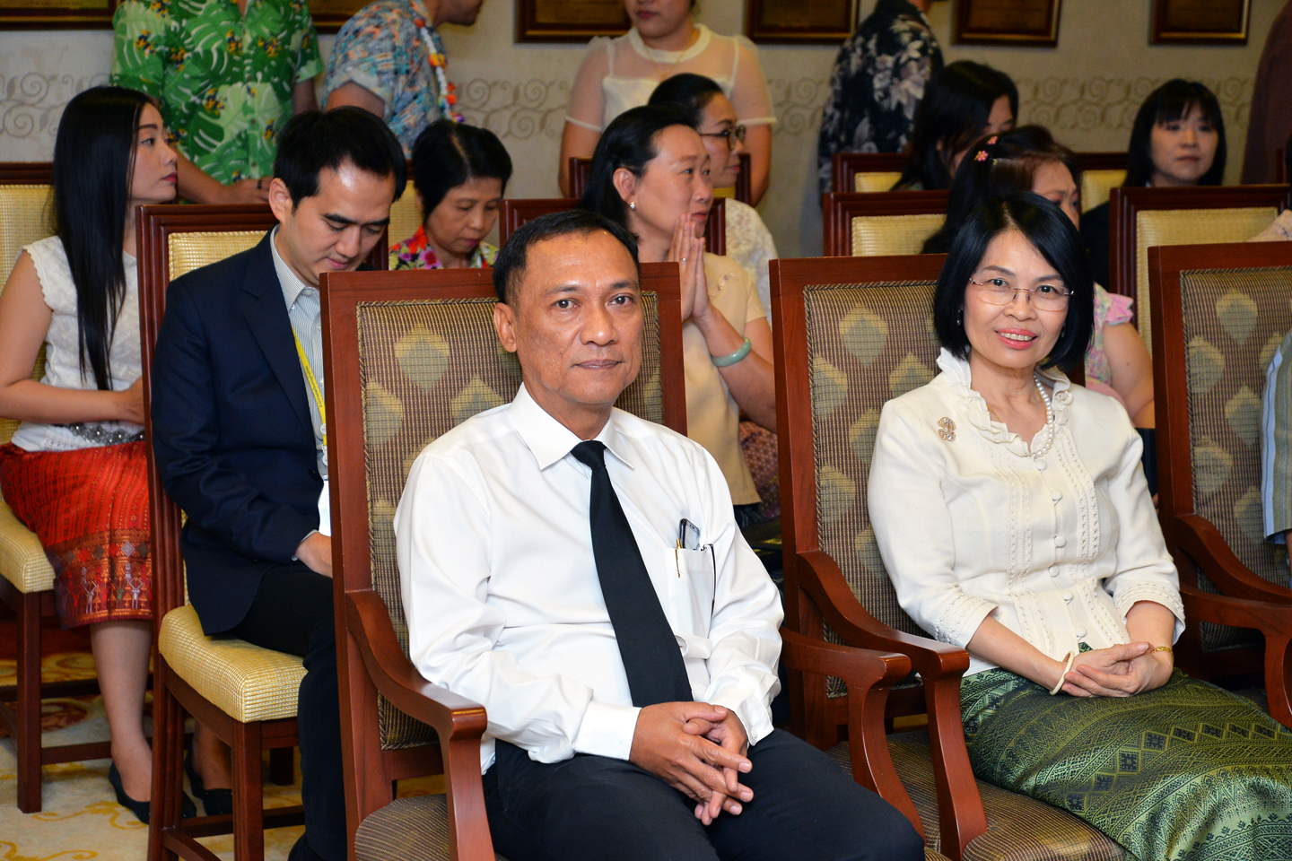 รดน้ำขอพรผู้บริหารระดับสูงกระทรวง DE