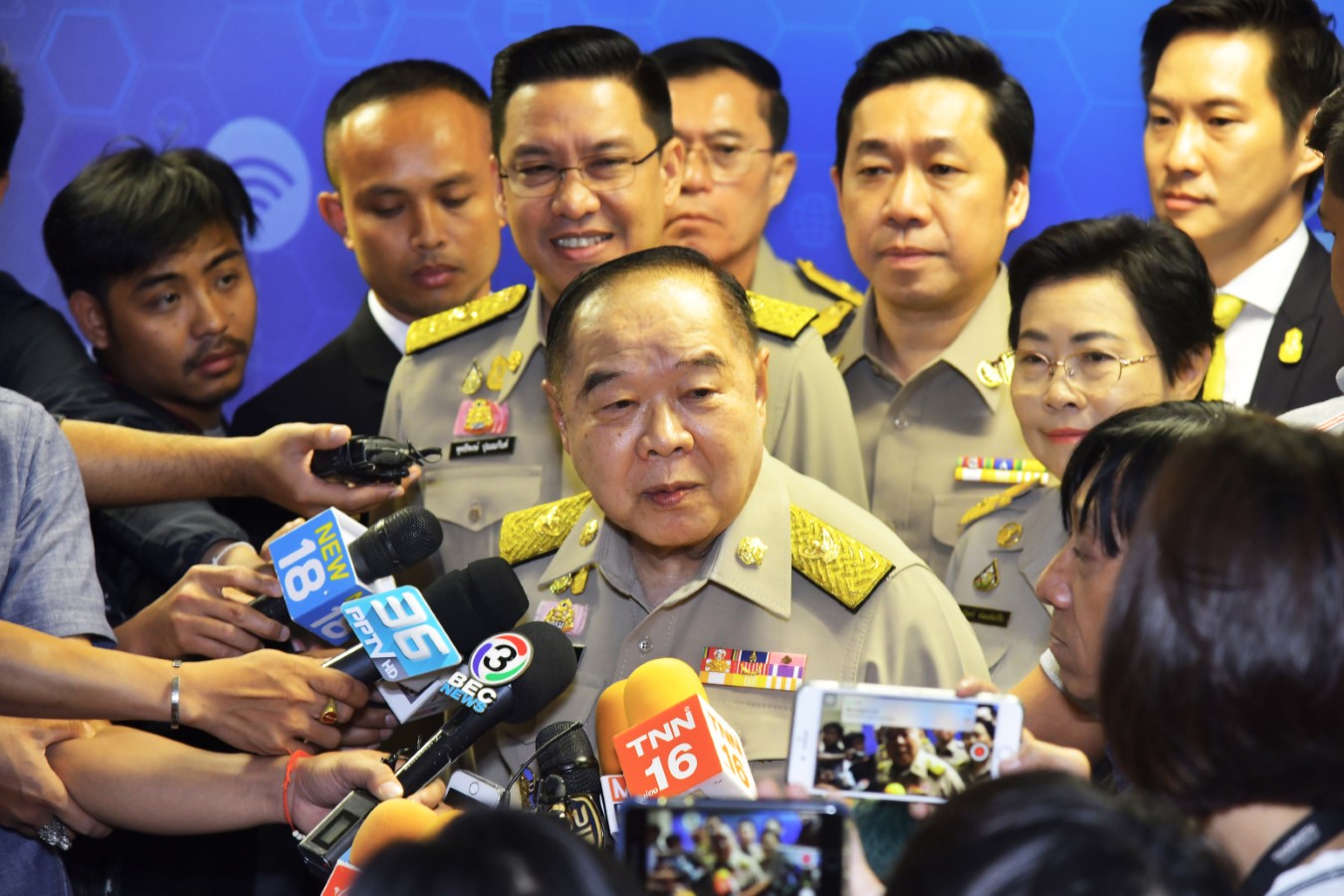 รองนายกฯ (พลเอก ประวิตร วงษ์สุวรรณ) มอบนโยบายกระทรวงดีอี