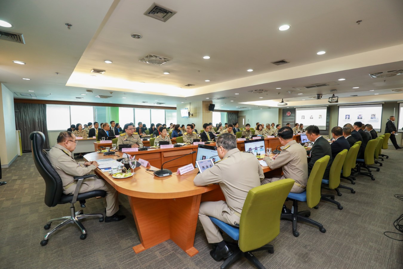 รองนายกฯ (พลเอก ประวิตร วงษ์สุวรรณ) มอบนโยบายกระทรวงดีอี