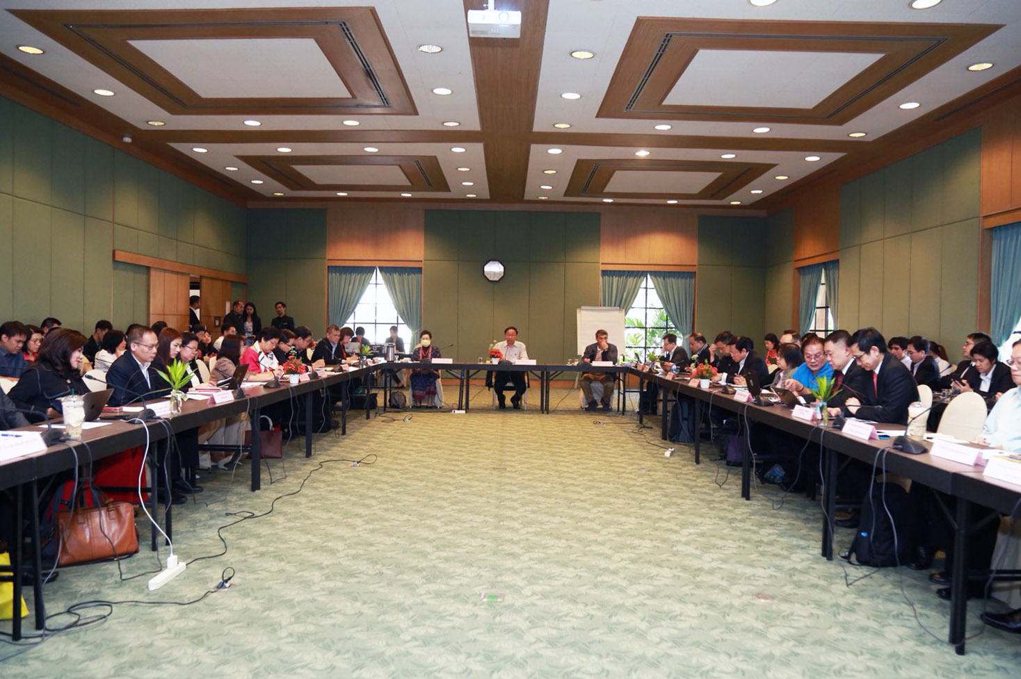 ประชุมหารือแลกเปลี่ยนความคิดเห็น
