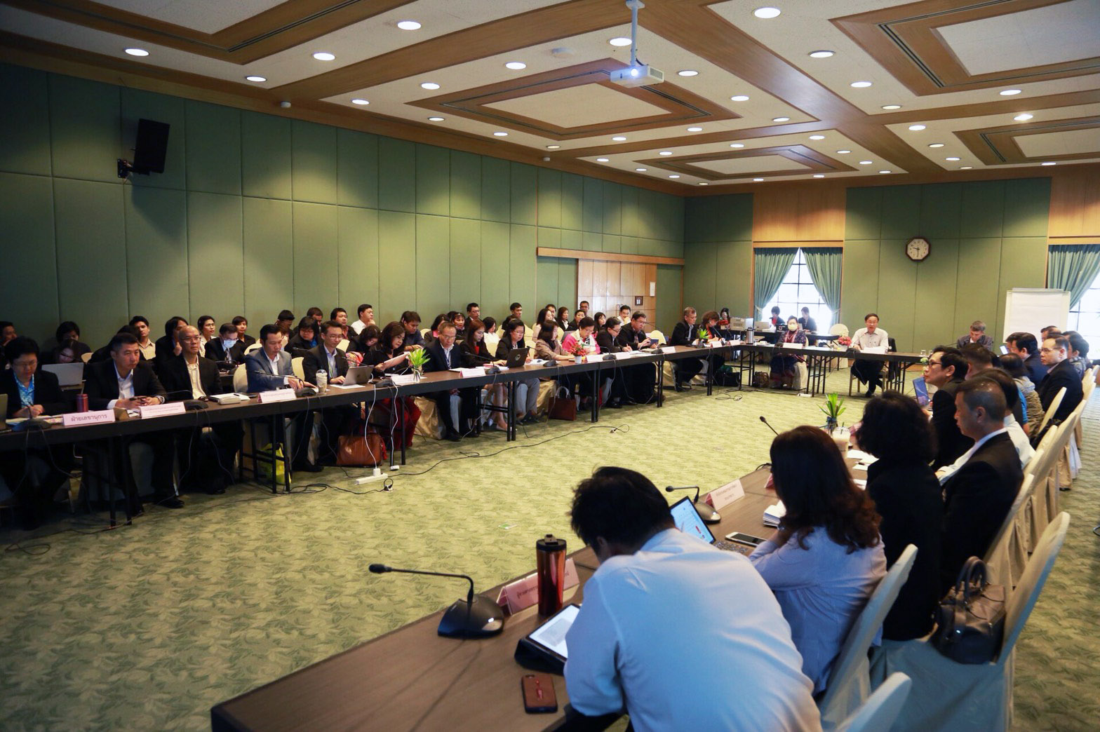 ประชุมหารือแลกเปลี่ยนความคิดเห็น
