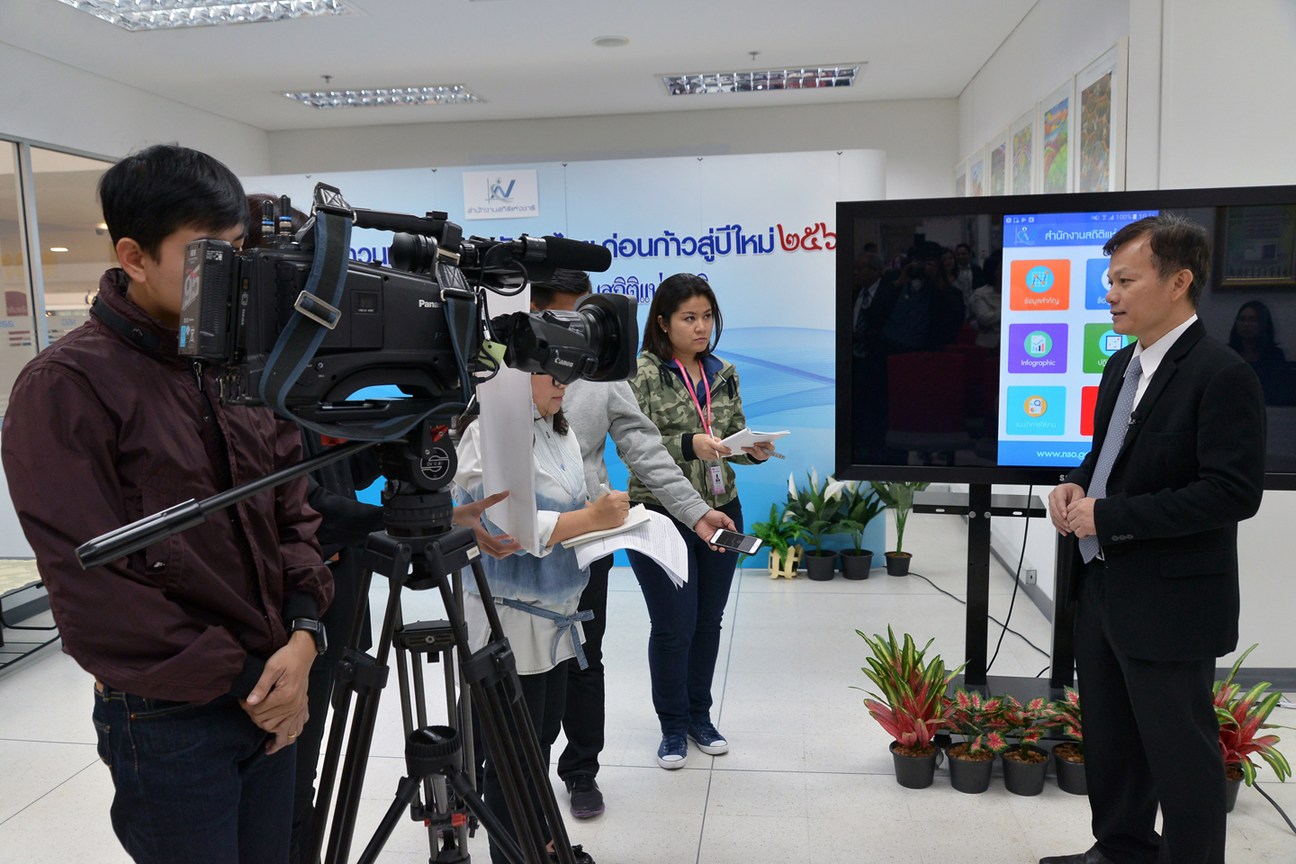 แถลงข่าว “ทบทวนเศรษฐกิจ สังคมไทย ก่อนก่าวสู่ปีใหม่ ๒๕๖๑”