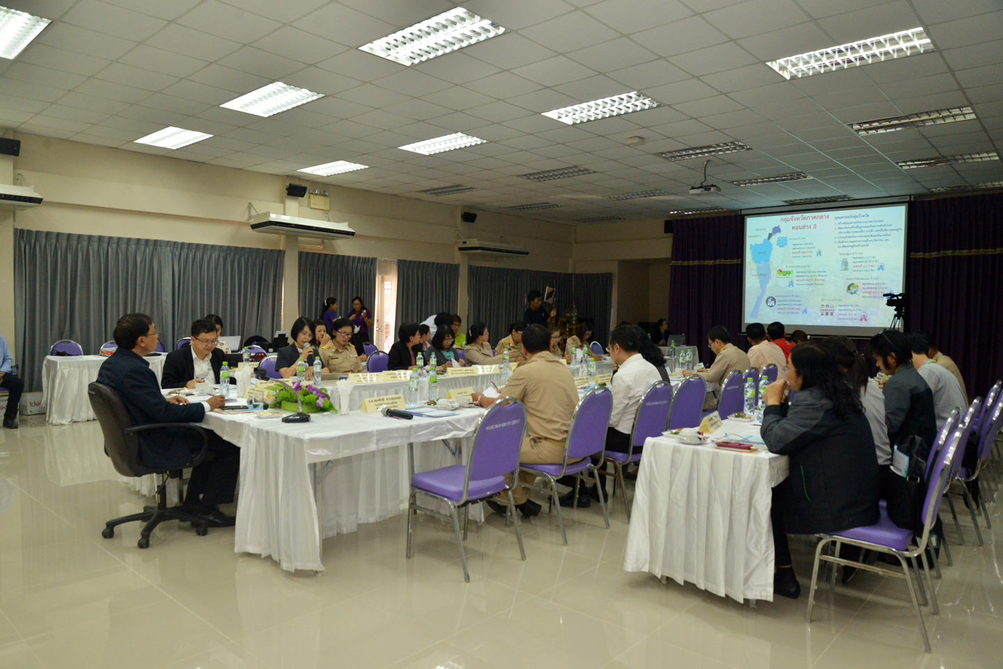 รมว.กระทรวงดีอี ลงพื้นที่ตรวจเยี่ยมงานโครงการ ก่อนประชุม ครม.สัญจร จ.เพชรบุรี