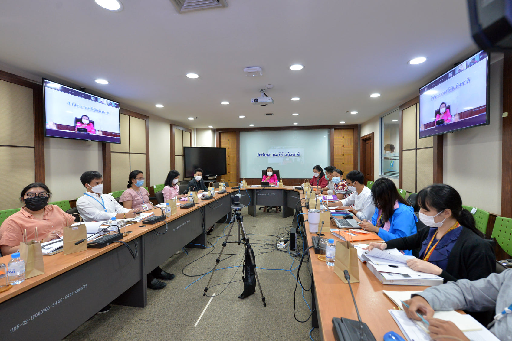 การประชุมคณะทำงานพิจารณาแบบสอบถามโครงการสำมะโนธุรกิจและอุตสาหกรรม พ.ศ. 2565