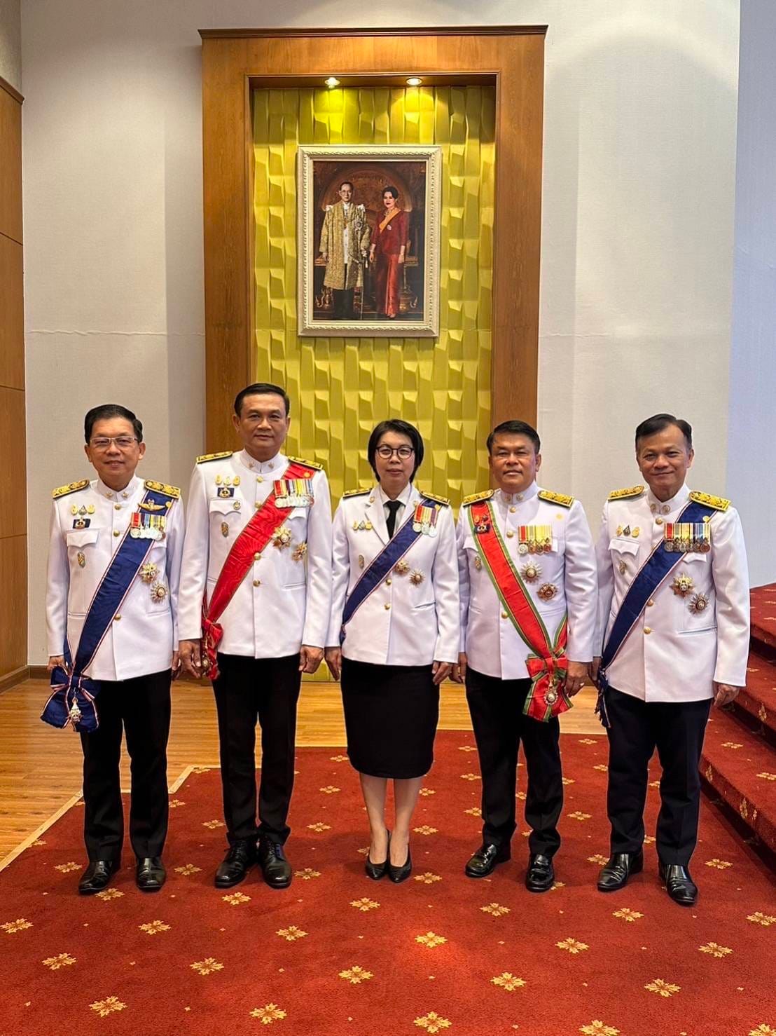 พิธีเปิดพระบรมราชานุสาวรีย์พระบาทสมเด็จพระบรมชนกาธิเบศร มหาภูมิพลอดุลยเดชมหาราช บรมนาถบพิตร  