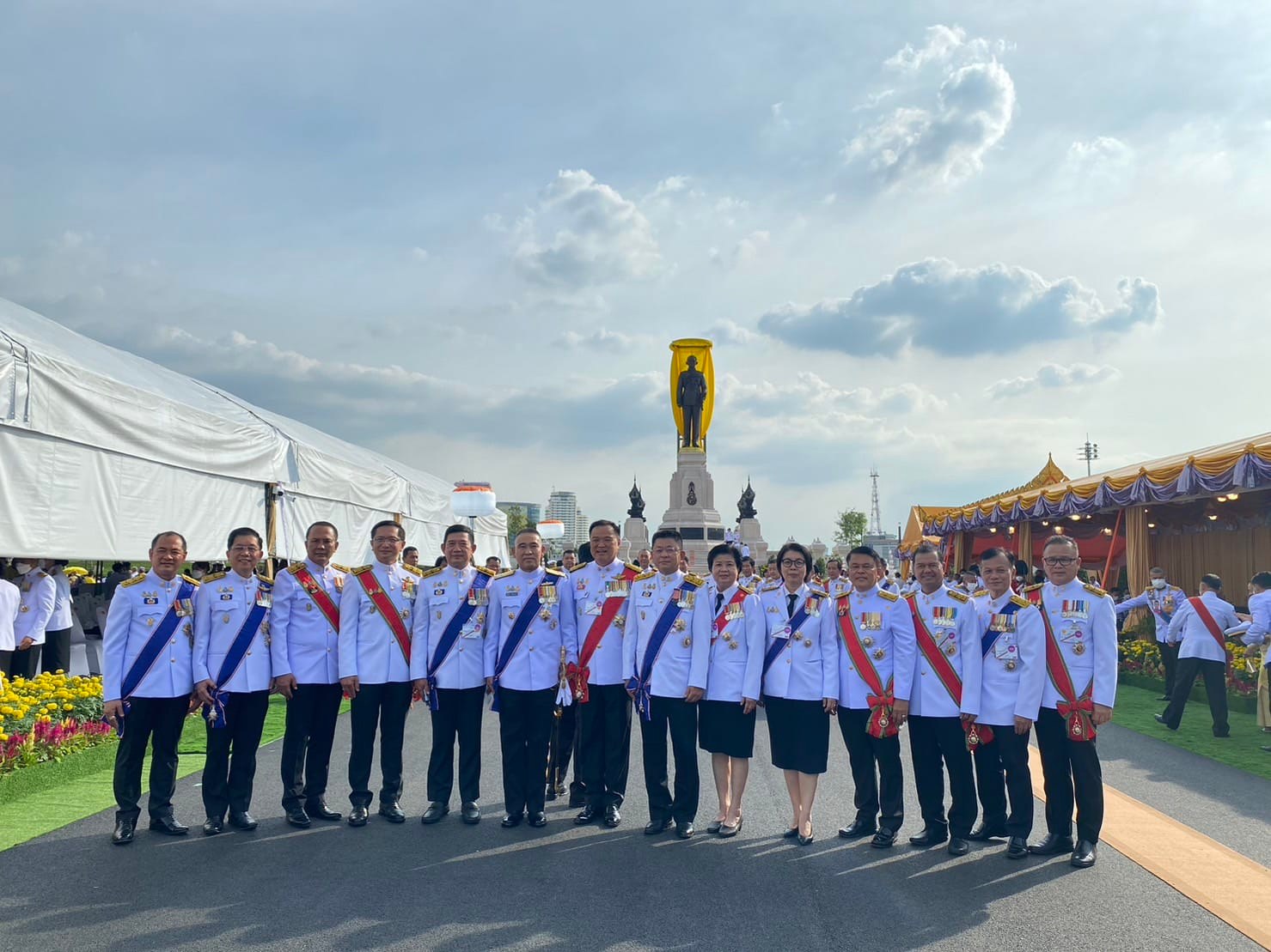 พิธีเปิดพระบรมราชานุสาวรีย์พระบาทสมเด็จพระบรมชนกาธิเบศร มหาภูมิพลอดุลยเดชมหาราช บรมนาถบพิตร  