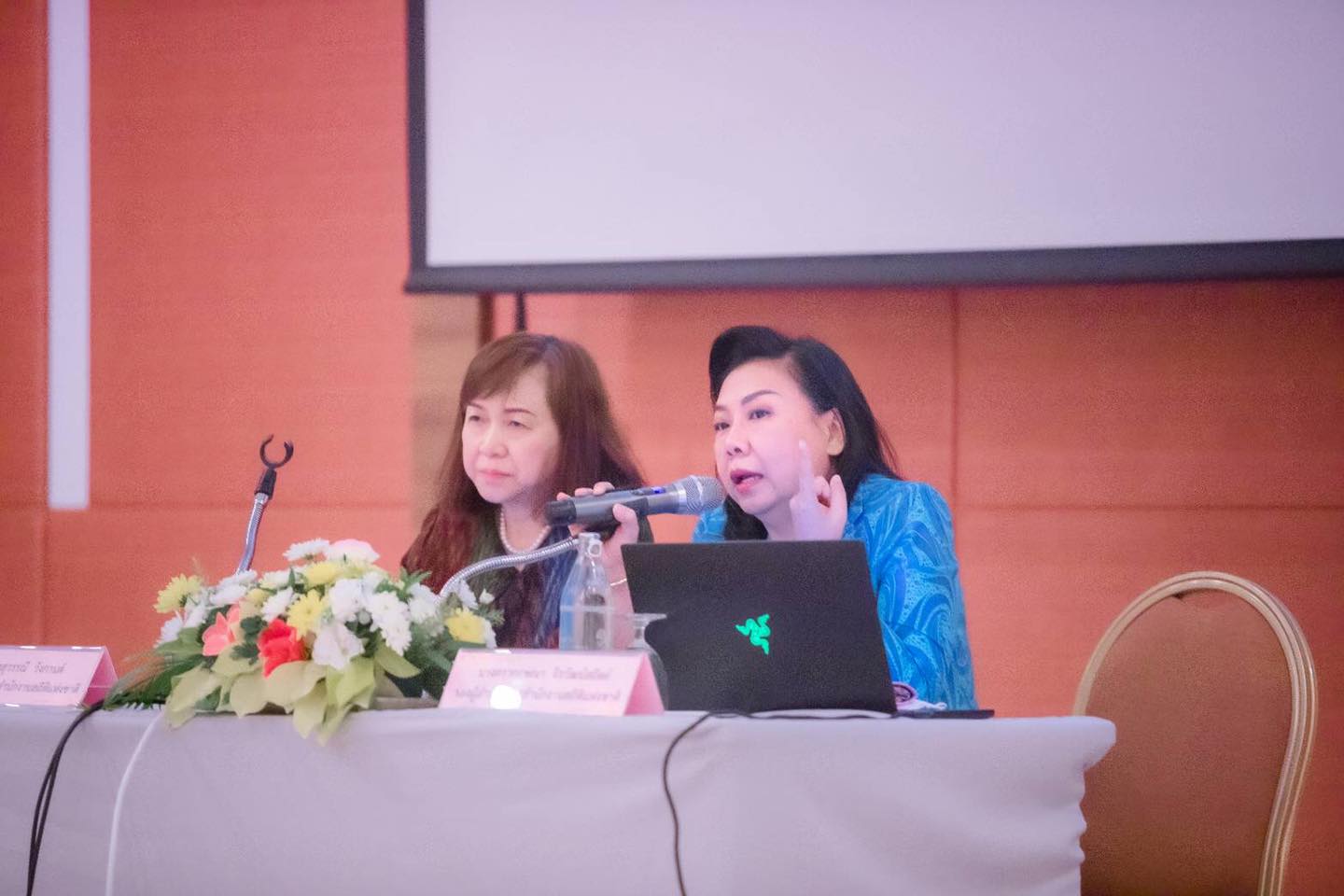 สรุปผลการดำเนินงานและนำเสนอผลข้อมูลพื้นฐานของสถานประกอบการ  โครงการสำมะโนธุรกิจและอุตสาหกรรม พ.ศ. 2565 ศูนย์ประชุมภาคกลาง จ.เพชรบุรี