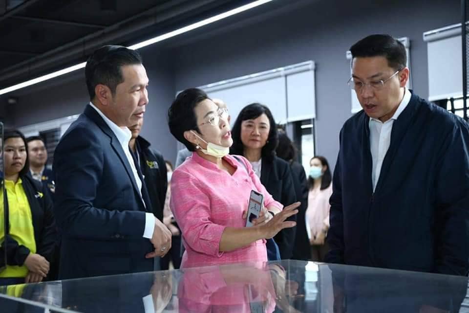 รมว.ดีอีเอส พร้อมคณะผู้บริหารกระทรวงฯ เยี่ยมชมโครงการต่างๆ ​ในเขต อ.ศรีราชา จ.ชลบุรี