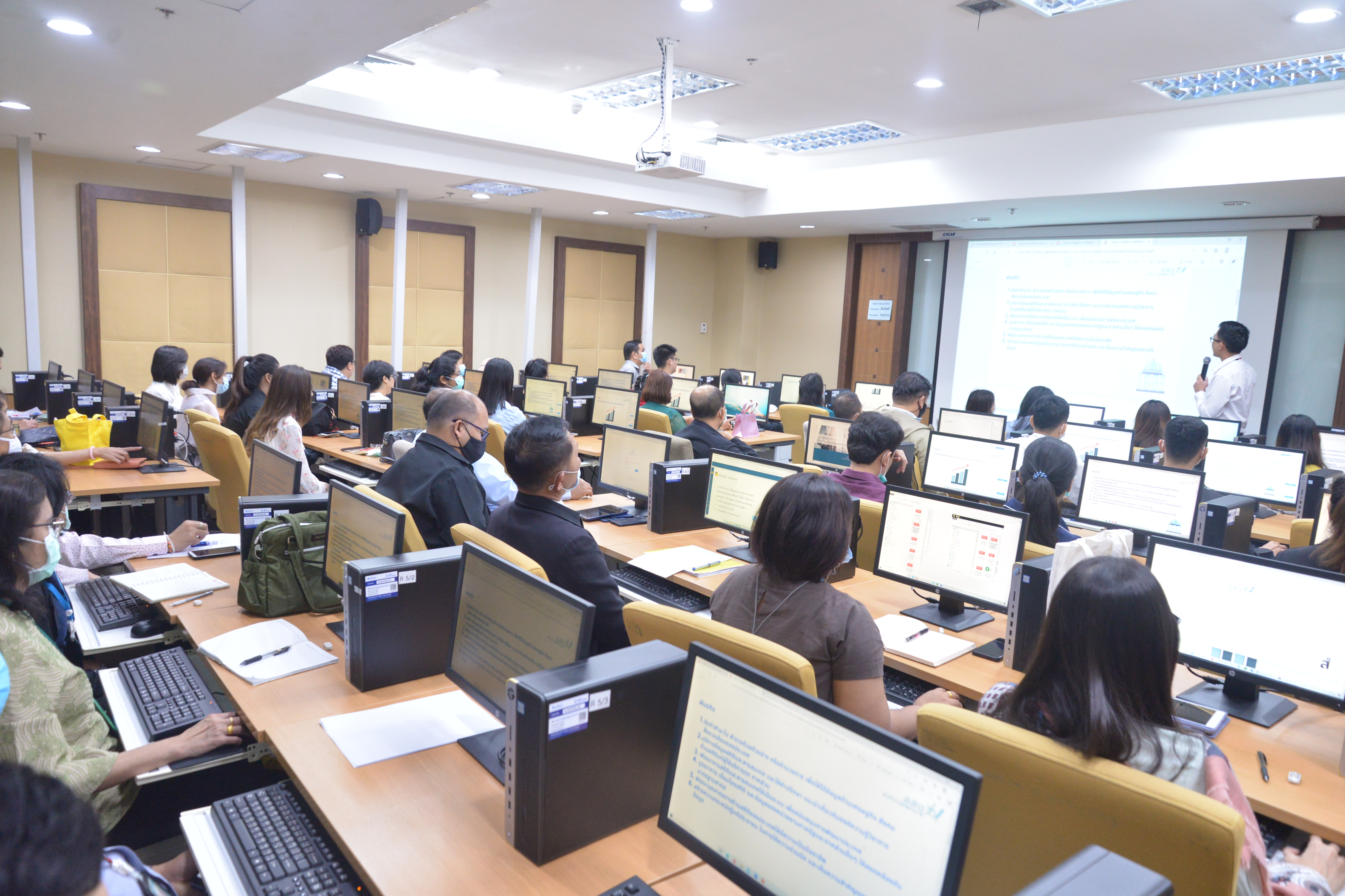 ปฐมนิเทศลูกจ้างชั่วคราวโครงการสำมะโนธุรกิจและอุตสาหกรรม พ.ศ. 2565 ​
