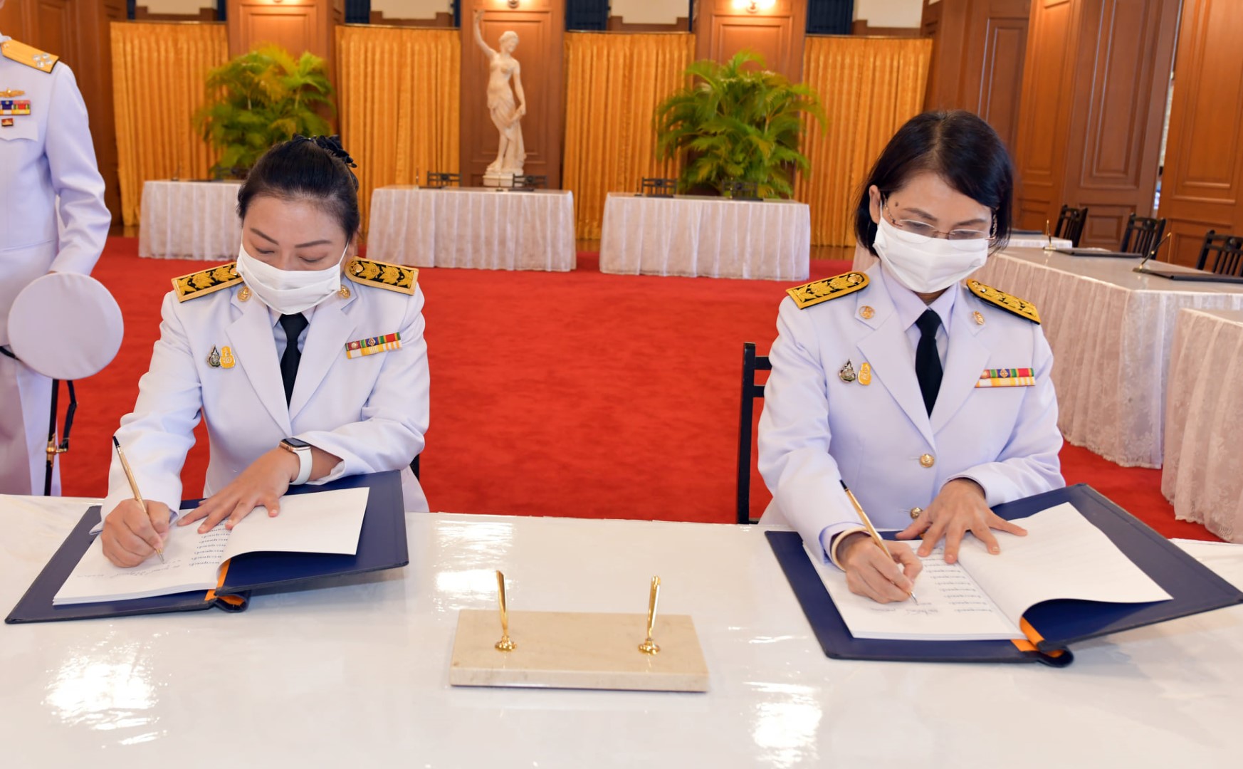ลงนามถวายพระพร