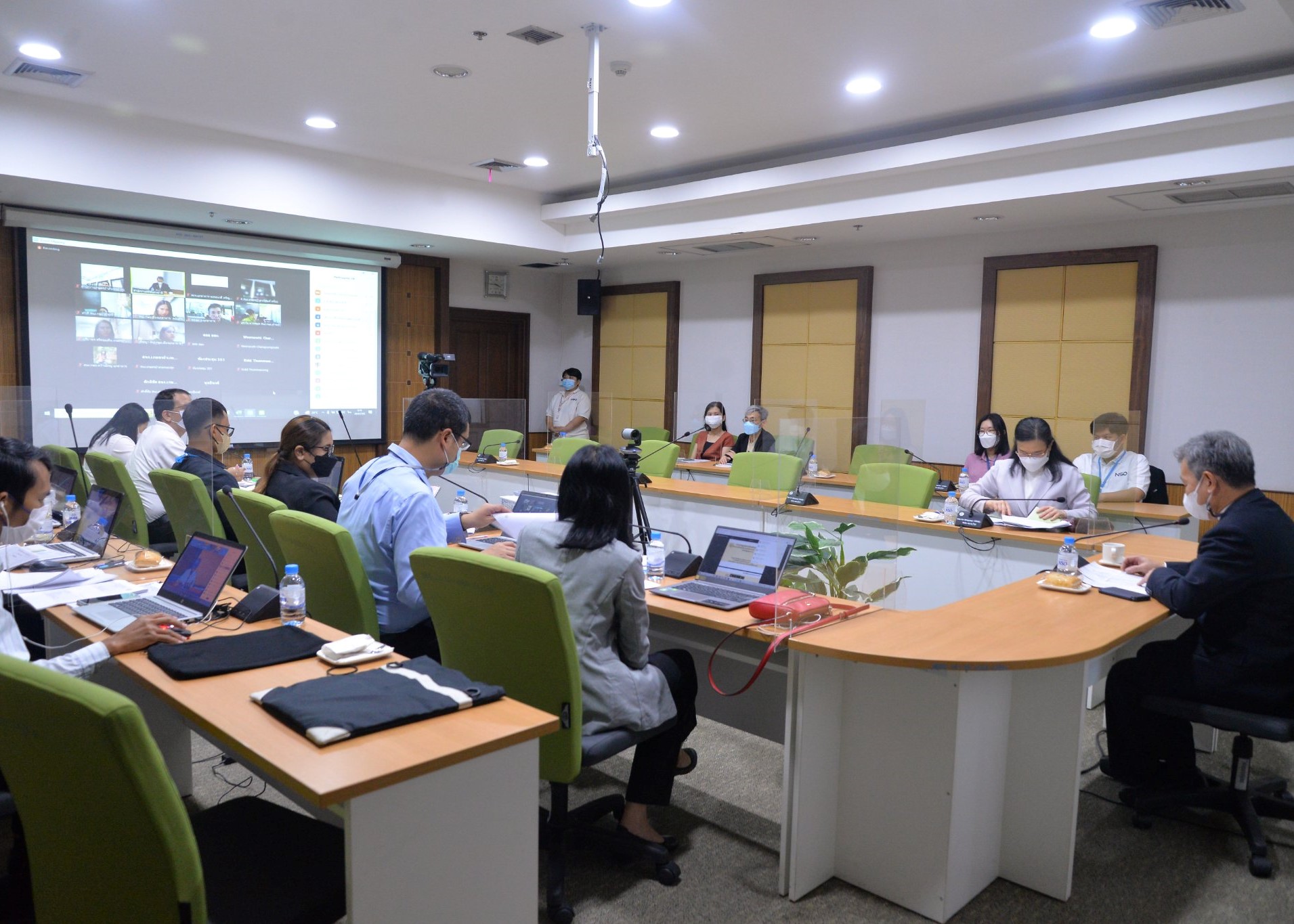 ประชุมถอดบทเรียนจากสำมะโนทดลอง โครงการสำมะโนการเกษตร พ.ศ. 2565             วันที่ 28 กันยายน 2565 นายพินิจ กัลยาณมณีกร รองผู้อำนวยการสำนักงานสถิติแห่งชาติ เป็นประธานเปิดการประชุมถอดบทเรียนจากสำมะโนทดล